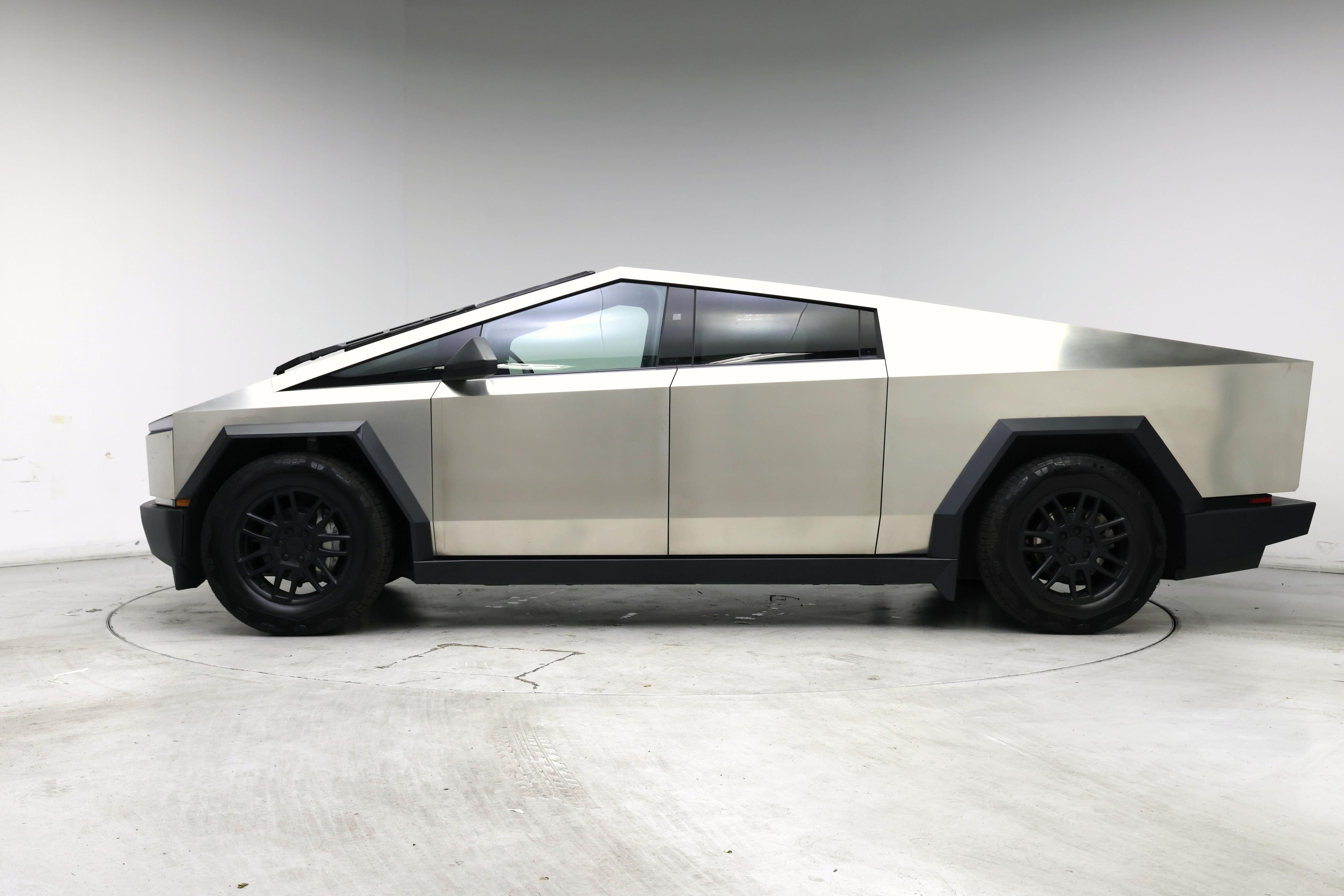 Thumbnail: 2024 Tesla Cybertruck - 3