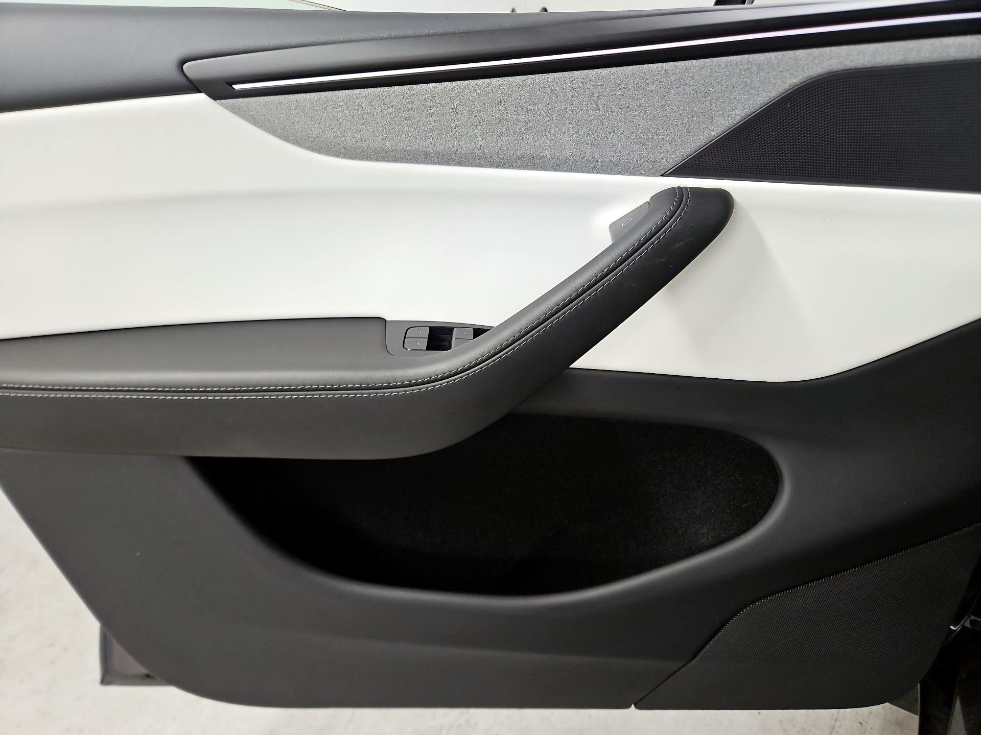 Thumbnail: 2026 Tesla Model Y - 12