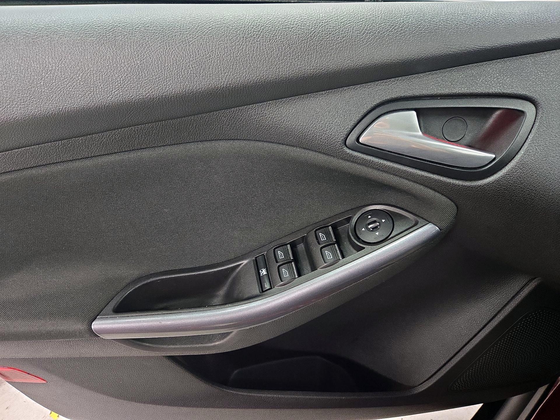 Thumbnail: 2014 Ford Focus - 12