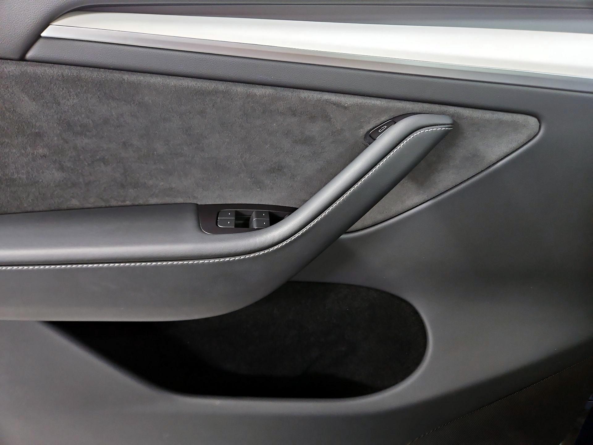 Thumbnail: 2023 Tesla Model Y - 12
