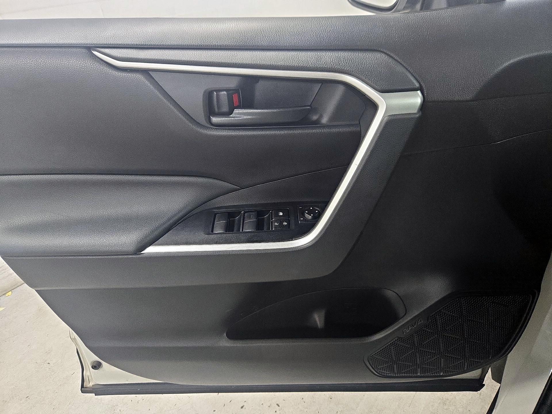 Thumbnail: 2021 Toyota RAV4 - 12
