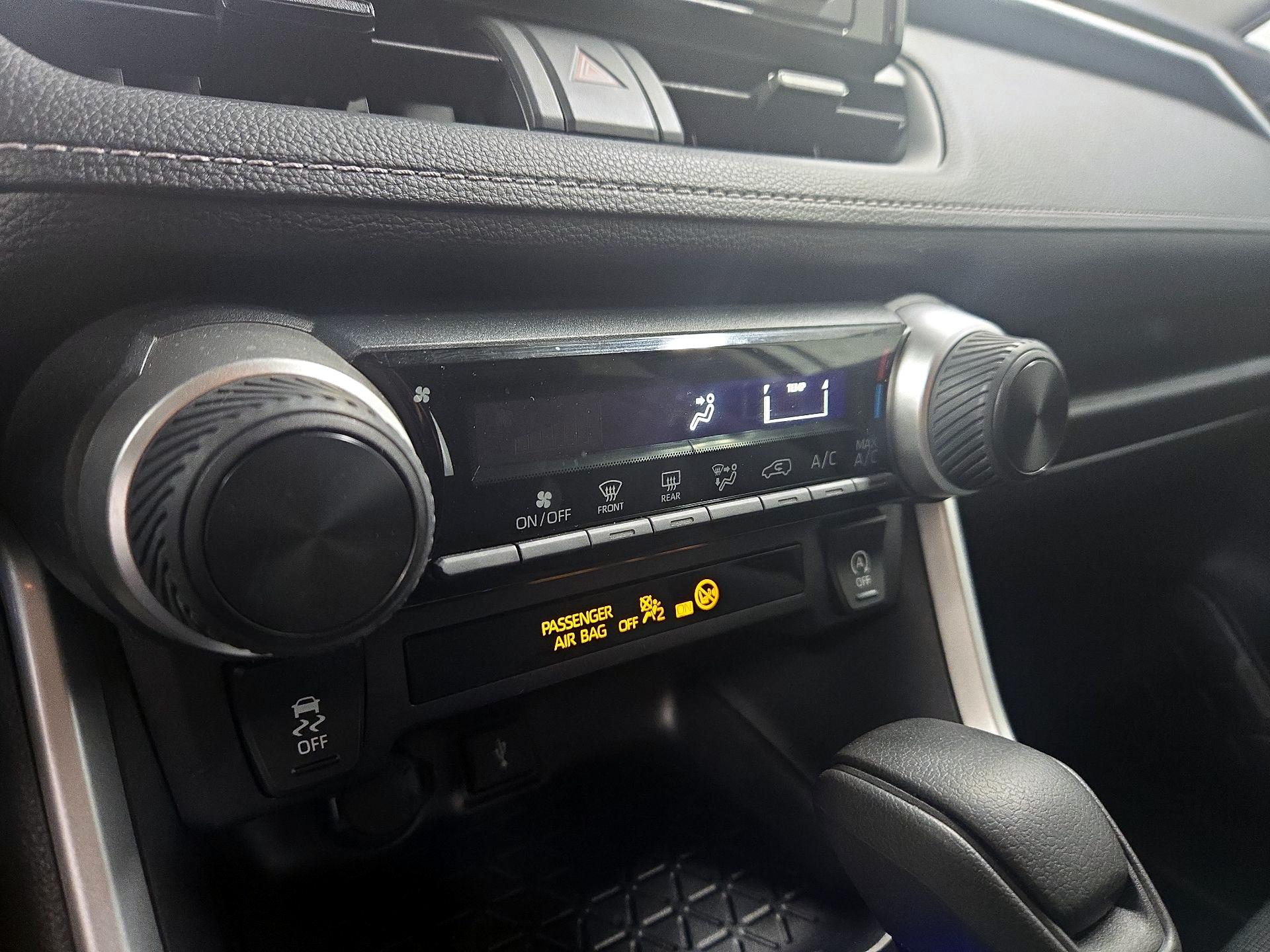 Thumbnail: 2021 Toyota RAV4 - 16