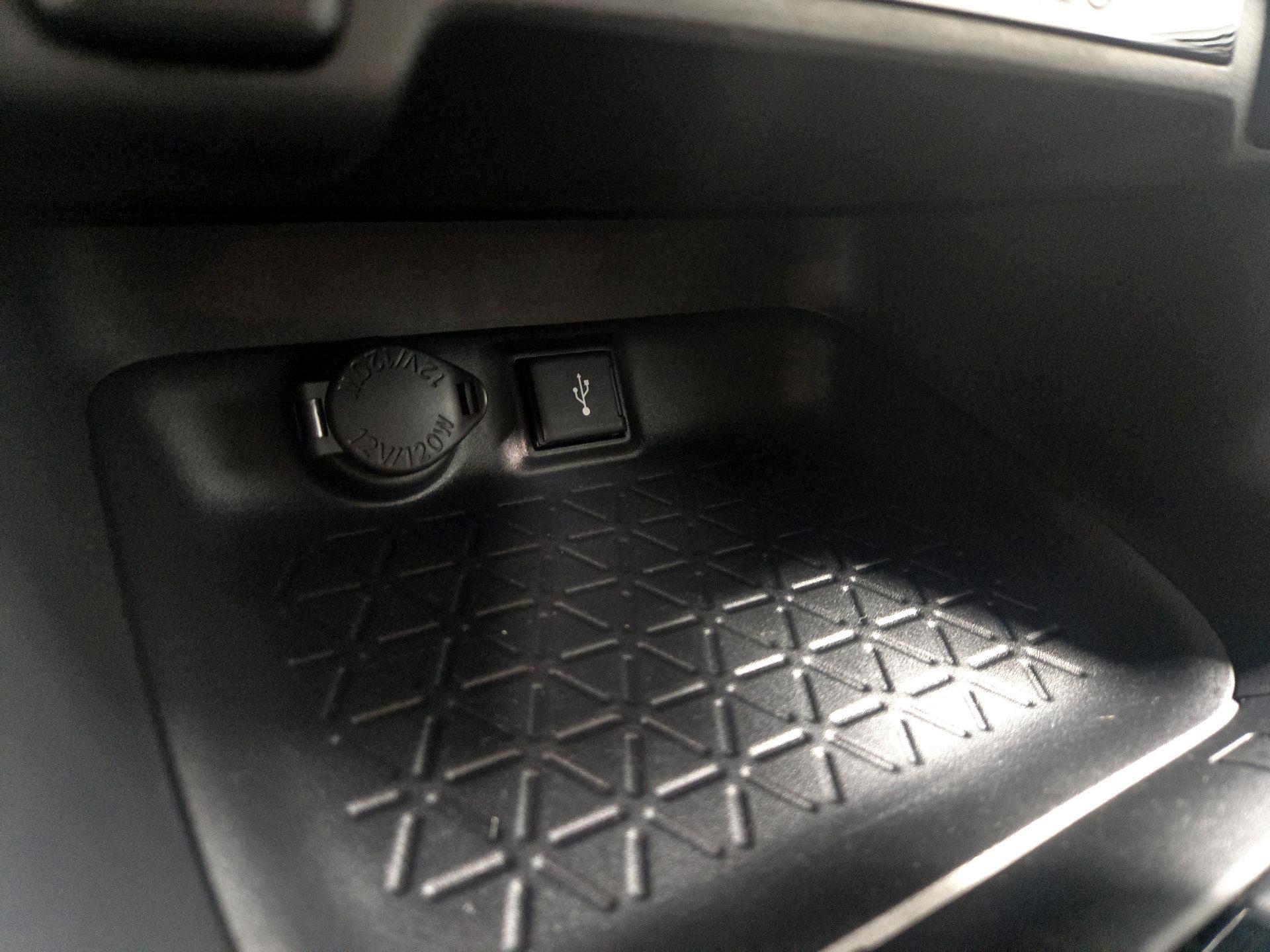 Thumbnail: 2021 Toyota RAV4 - 18