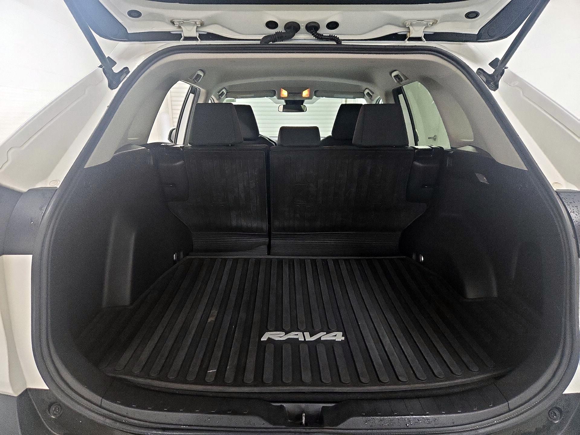 Thumbnail: 2021 Toyota RAV4 - 20