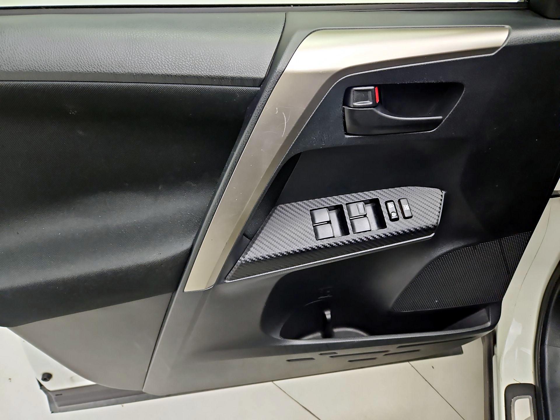 Thumbnail: 2015 Toyota RAV4 - 12