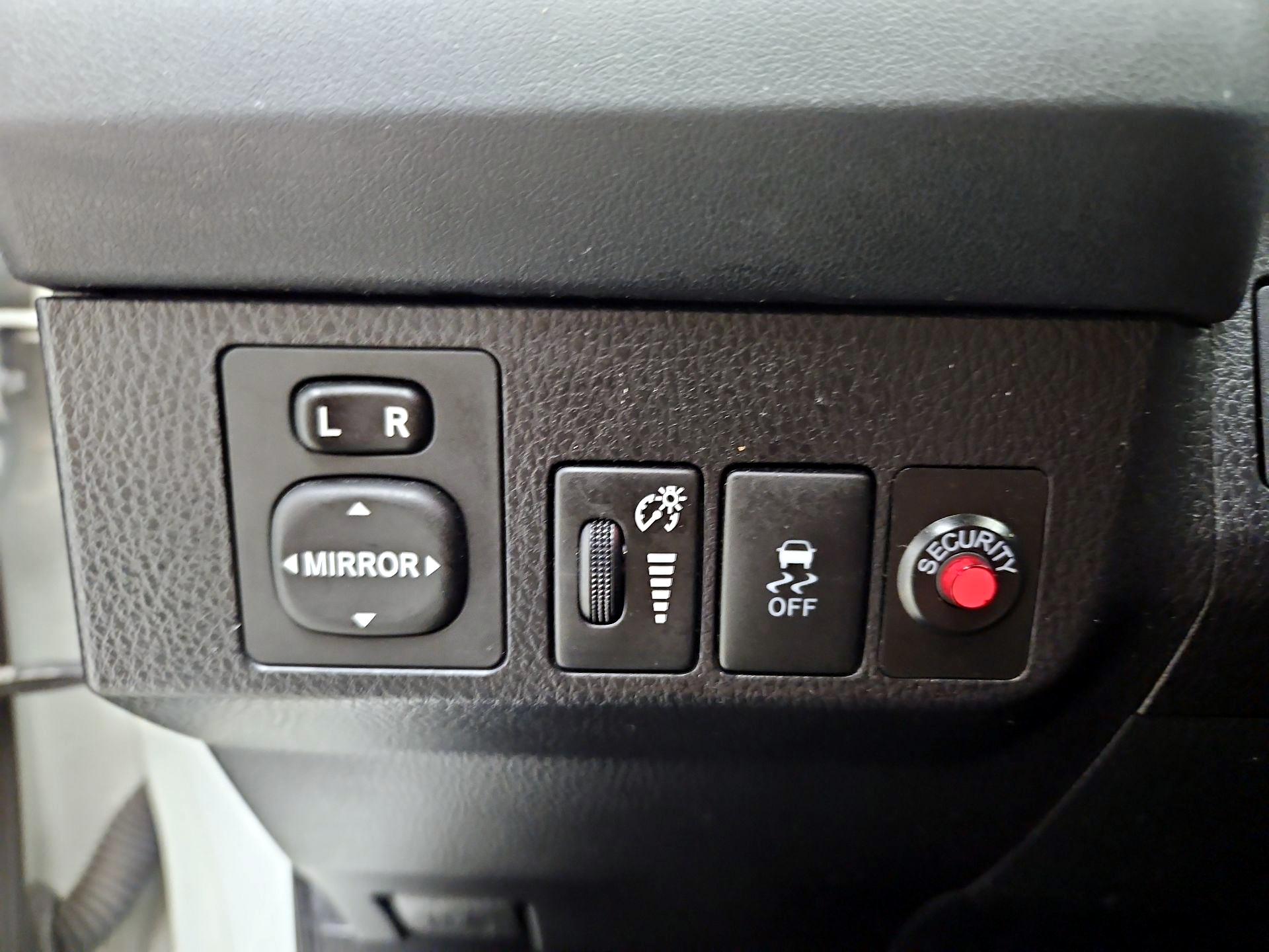 Thumbnail: 2015 Toyota RAV4 - 13