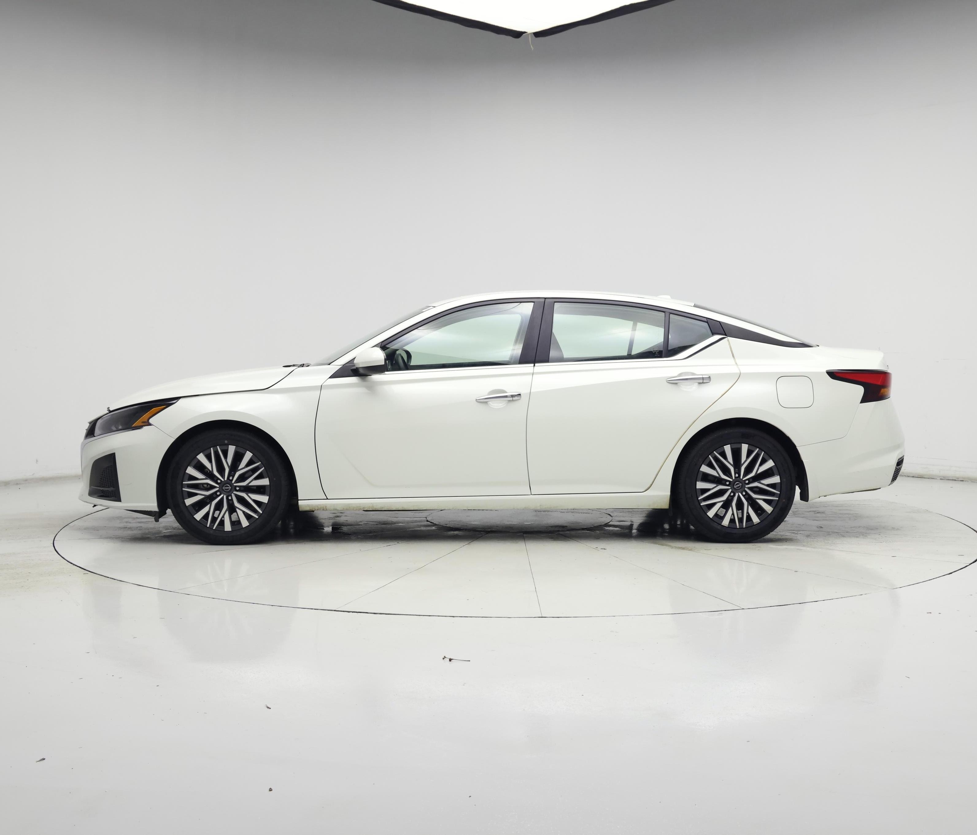 Thumbnail: 2023 Nissan Altima - 3