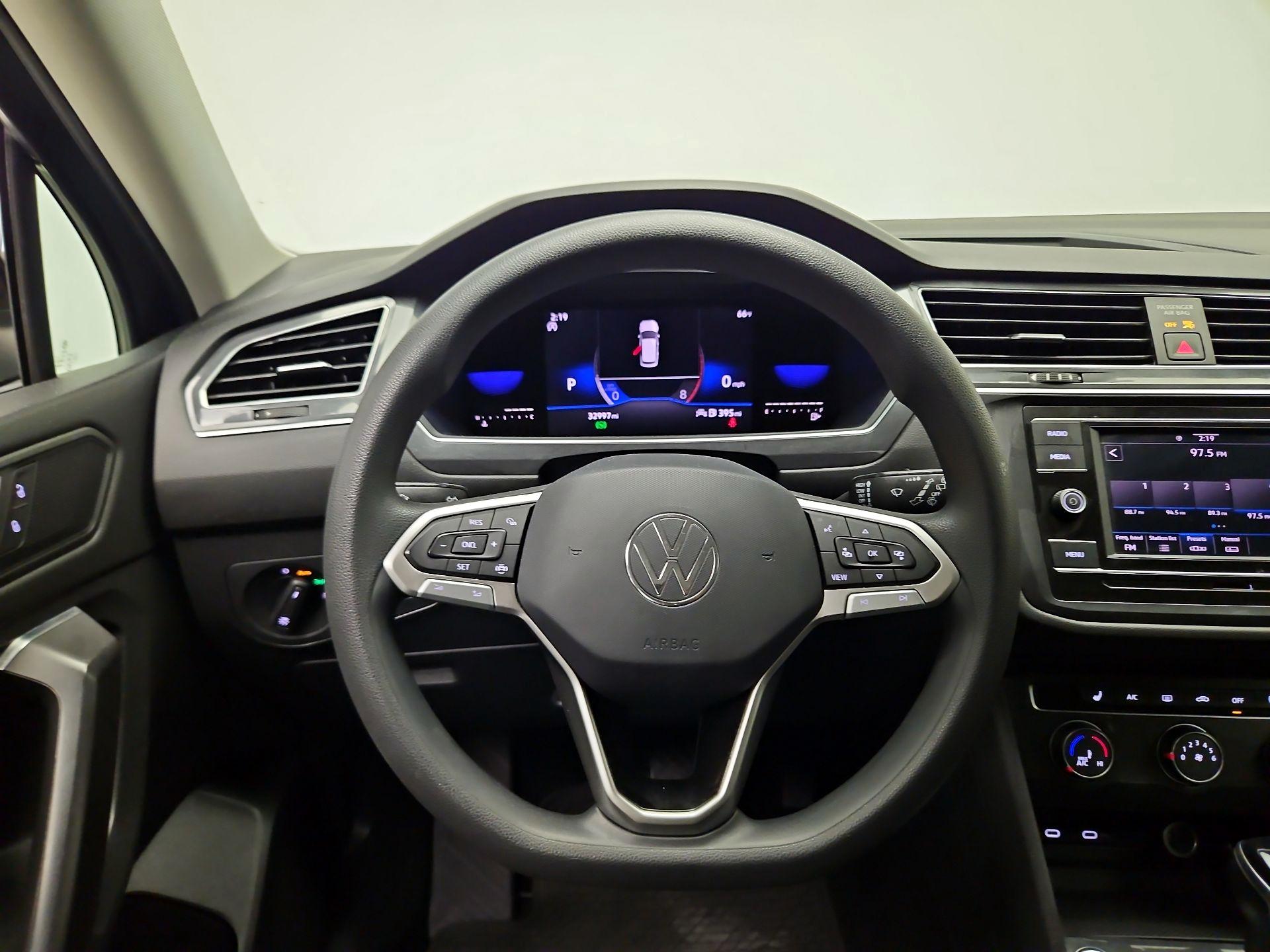 Thumbnail: 2022 Volkswagen Tiguan - 10