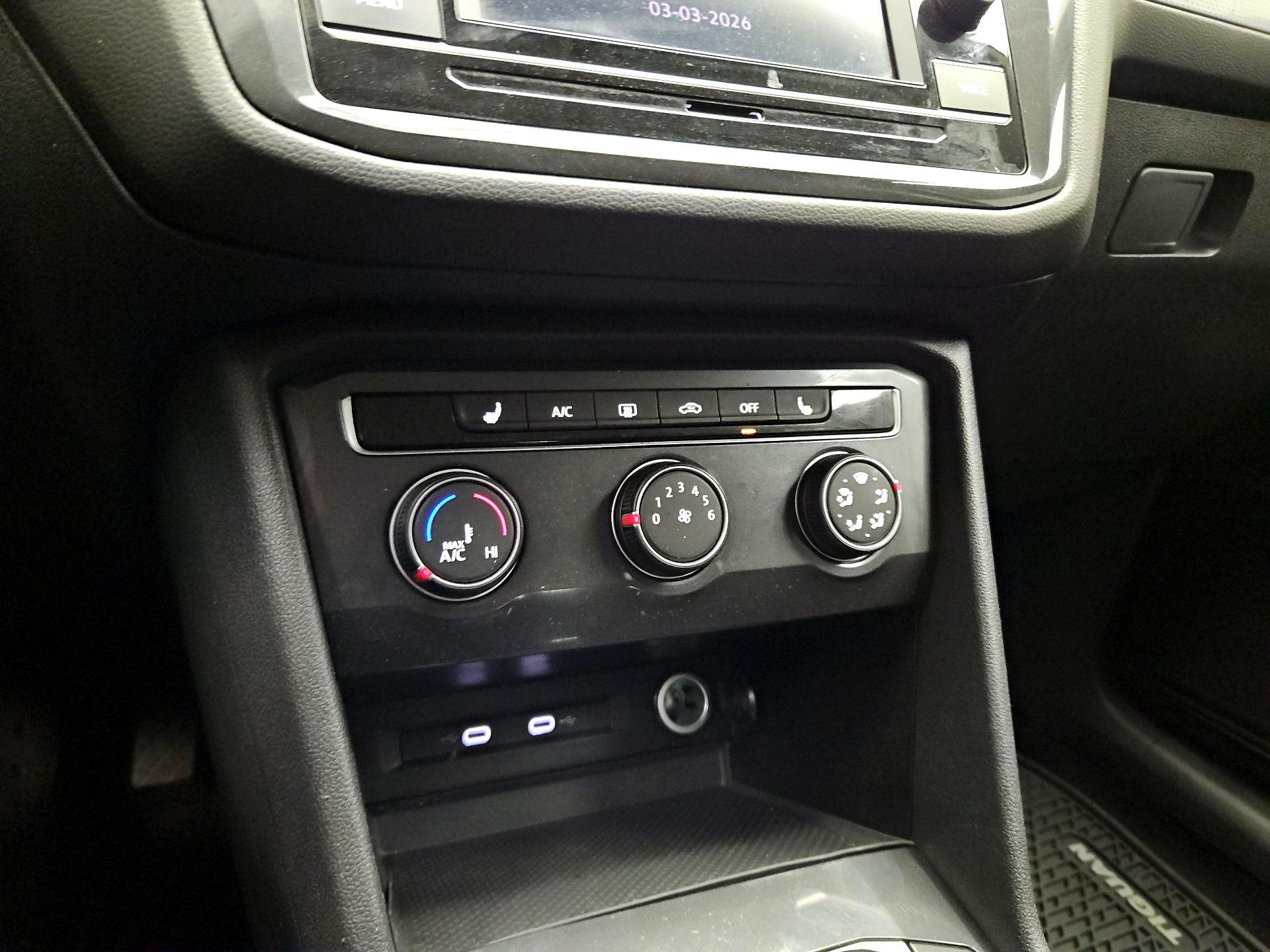 Thumbnail: 2022 Volkswagen Tiguan - 15