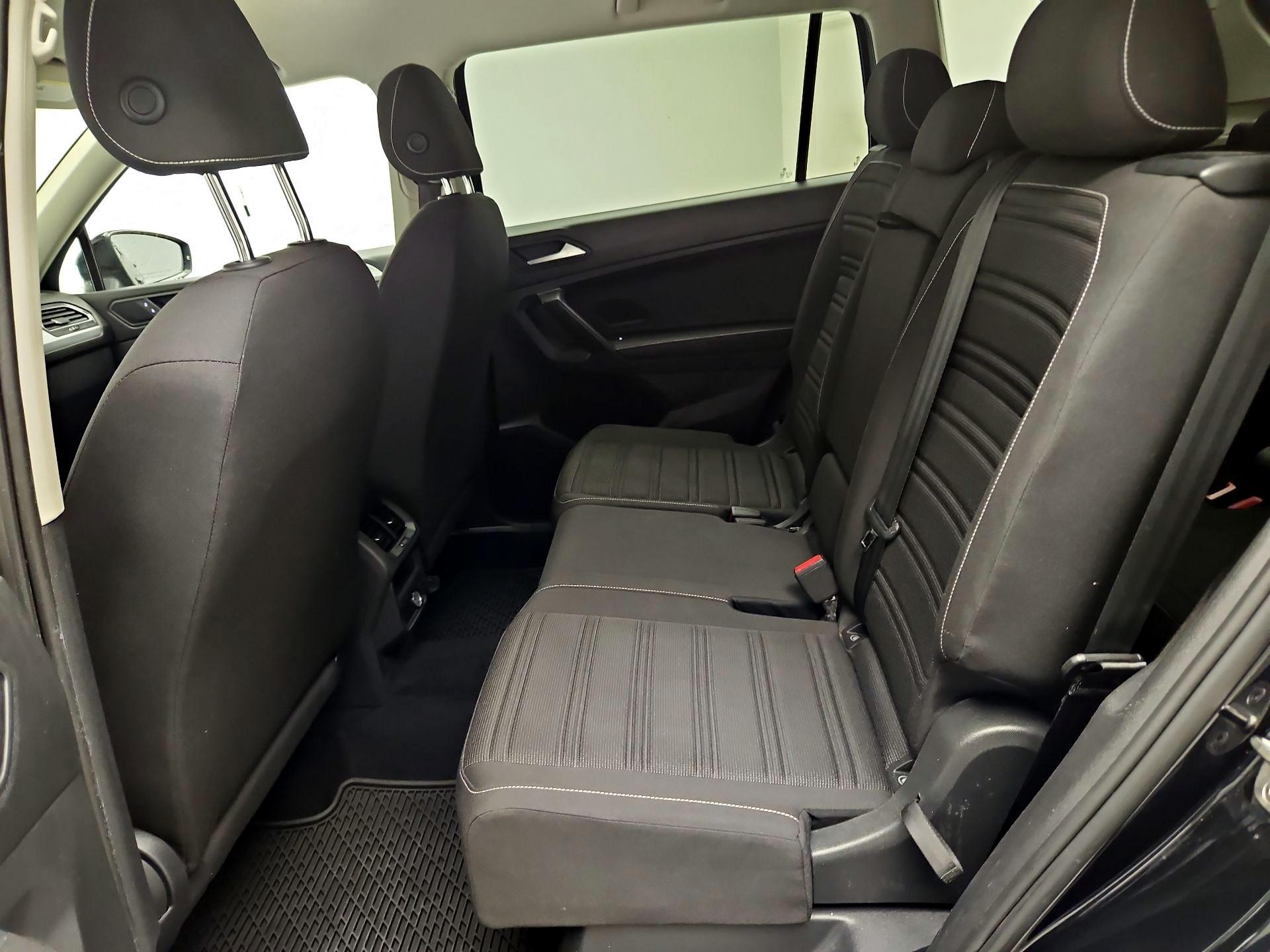 Thumbnail: 2022 Volkswagen Tiguan - 17