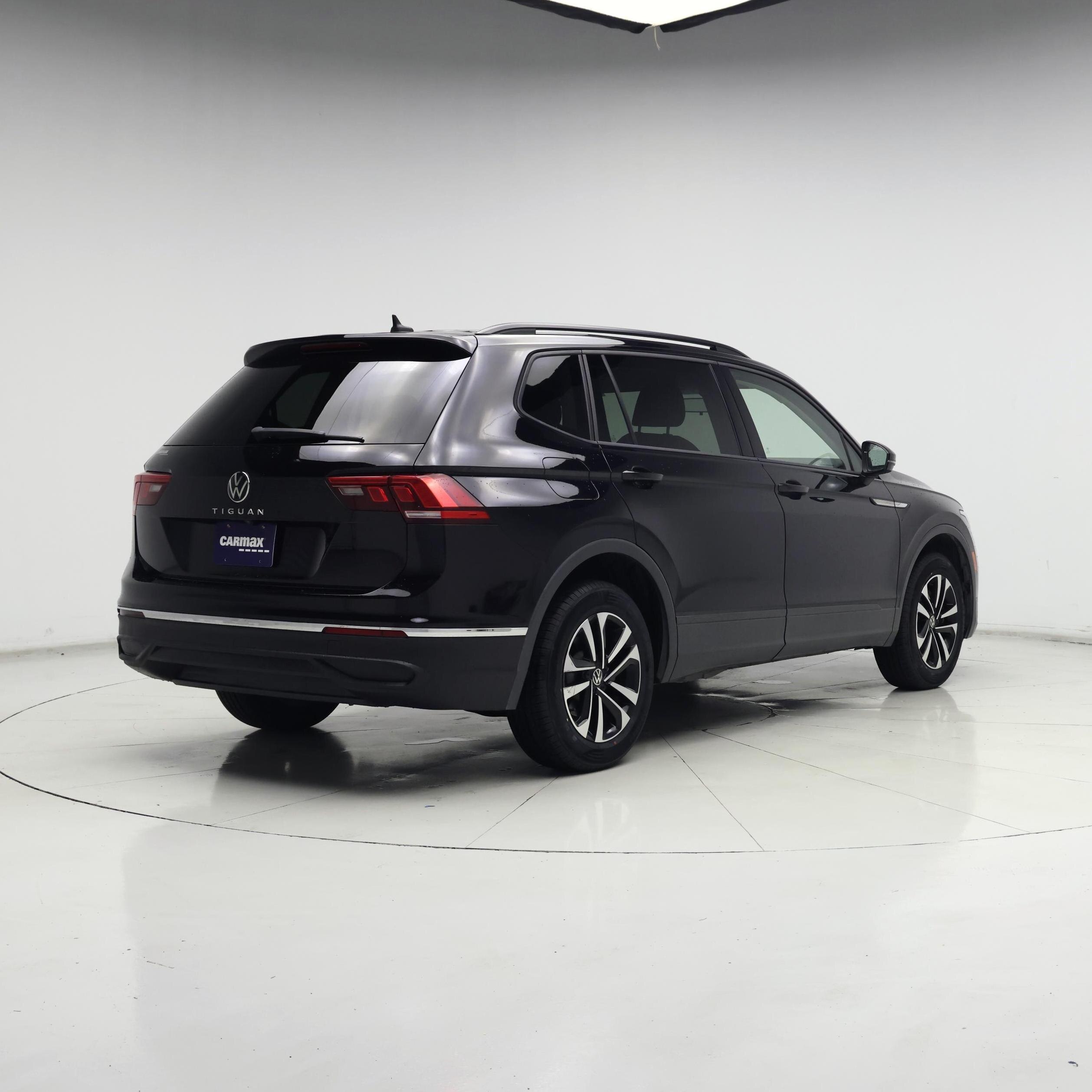 Thumbnail: 2022 Volkswagen Tiguan - 8