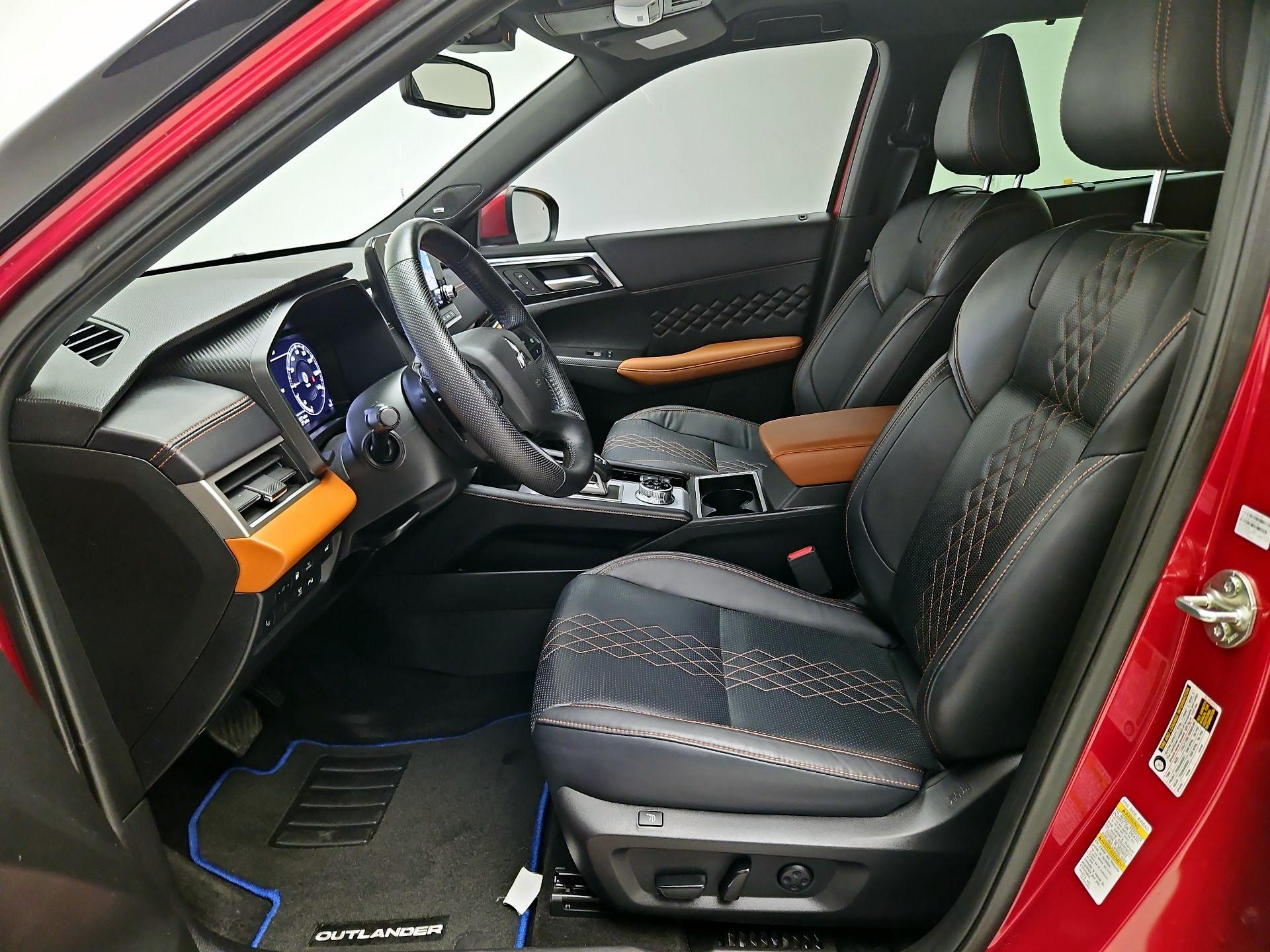 Thumbnail: 2023 Mitsubishi Outlander - 11