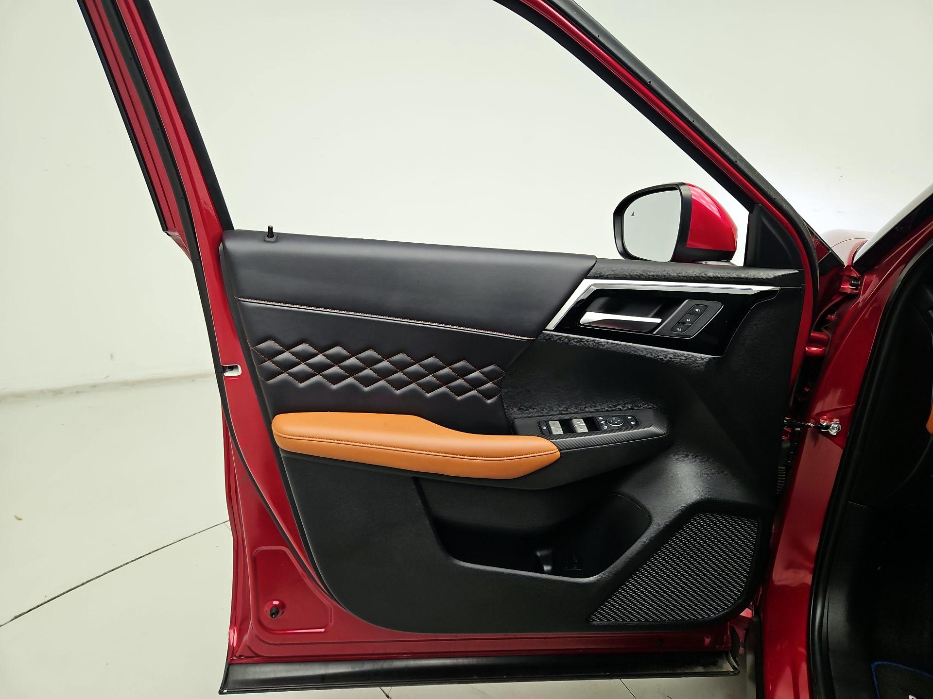 Thumbnail: 2023 Mitsubishi Outlander - 12