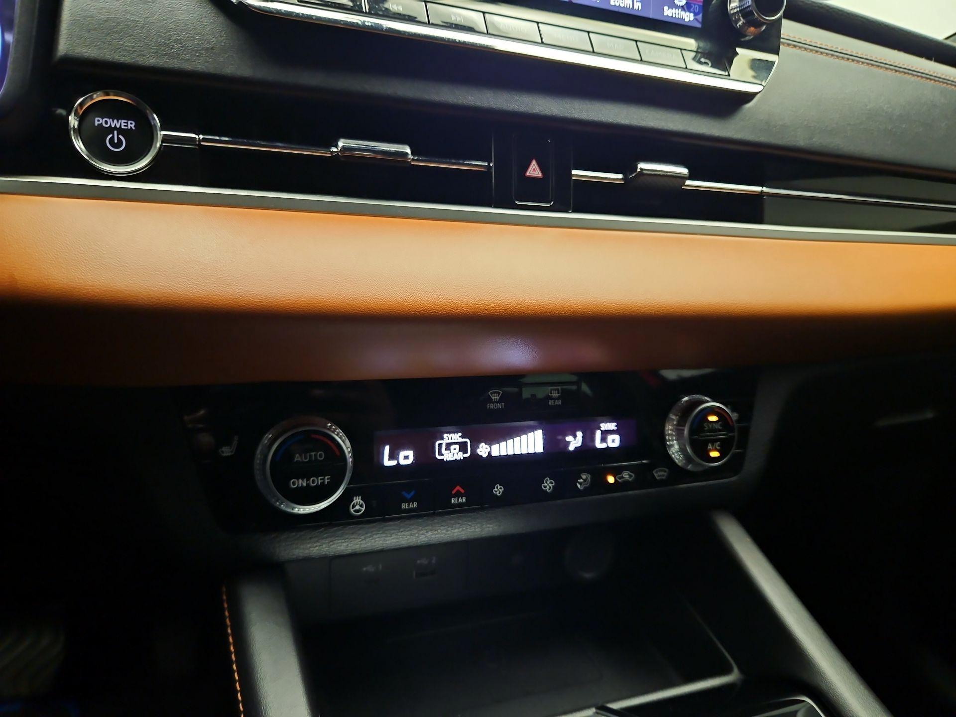 Thumbnail: 2023 Mitsubishi Outlander - 16