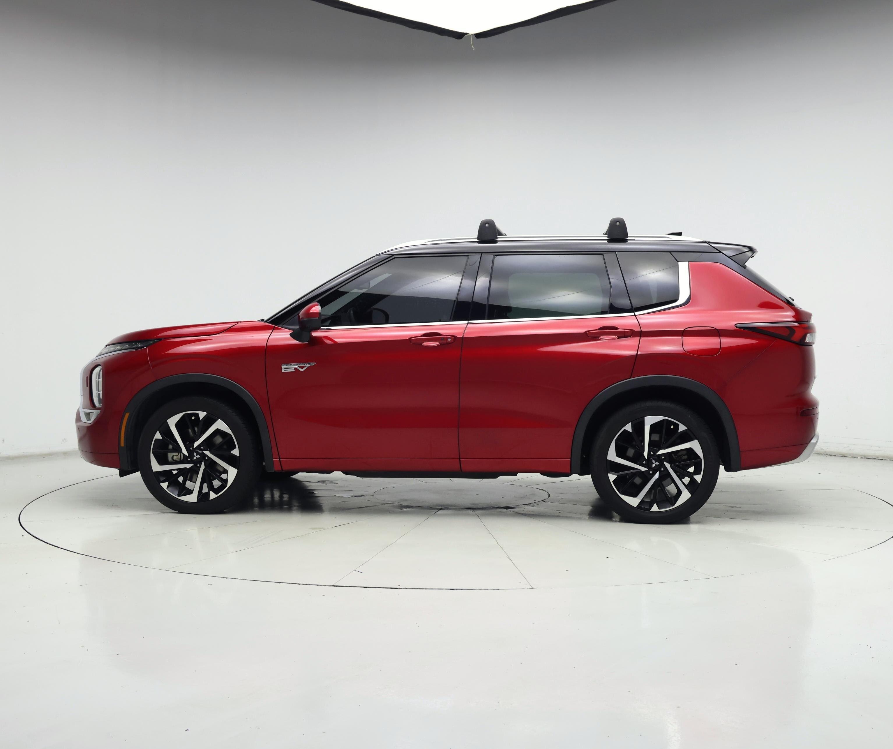 Thumbnail: 2023 Mitsubishi Outlander - 3