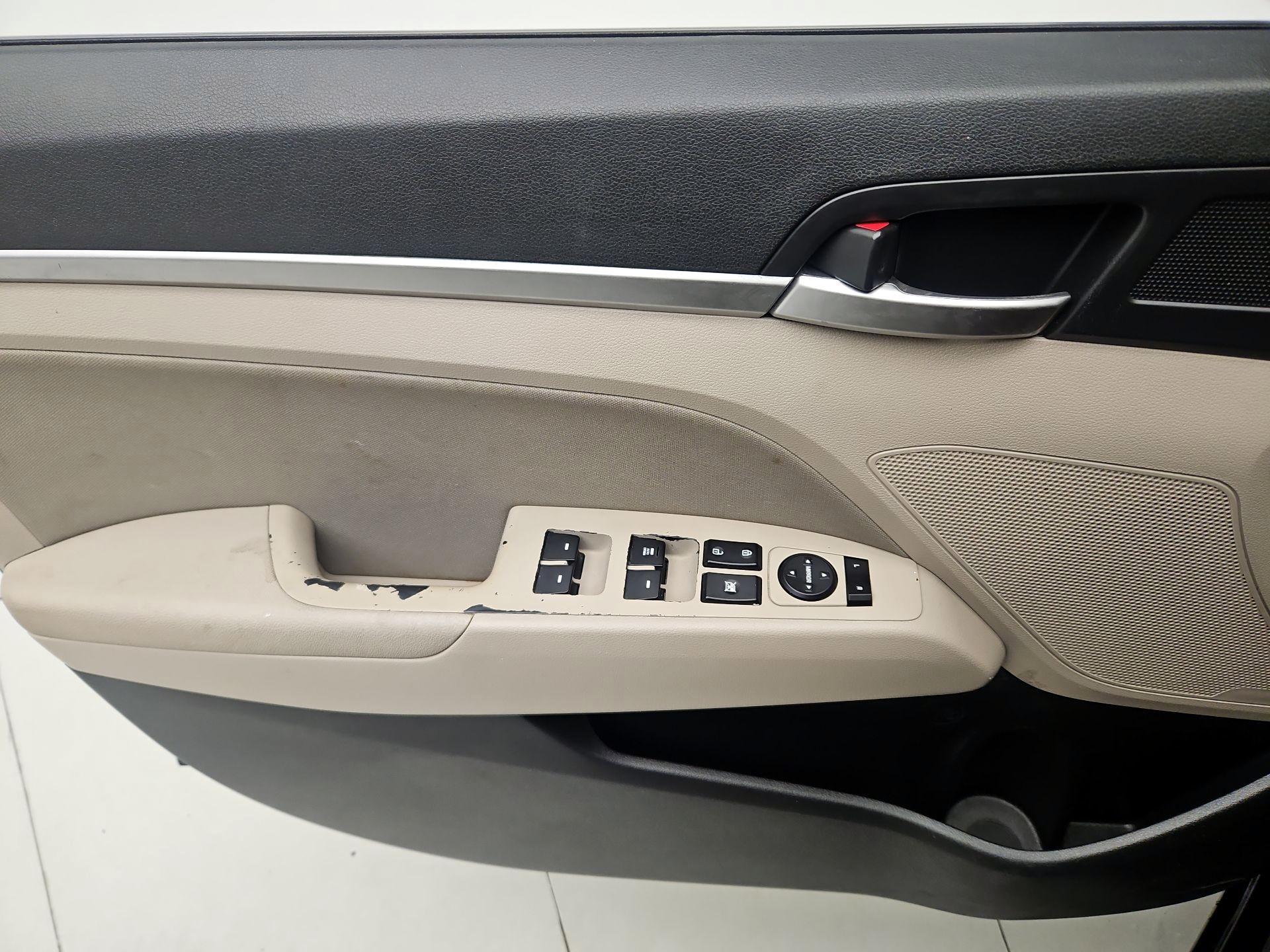 Thumbnail: 2020 Hyundai Elantra - 12