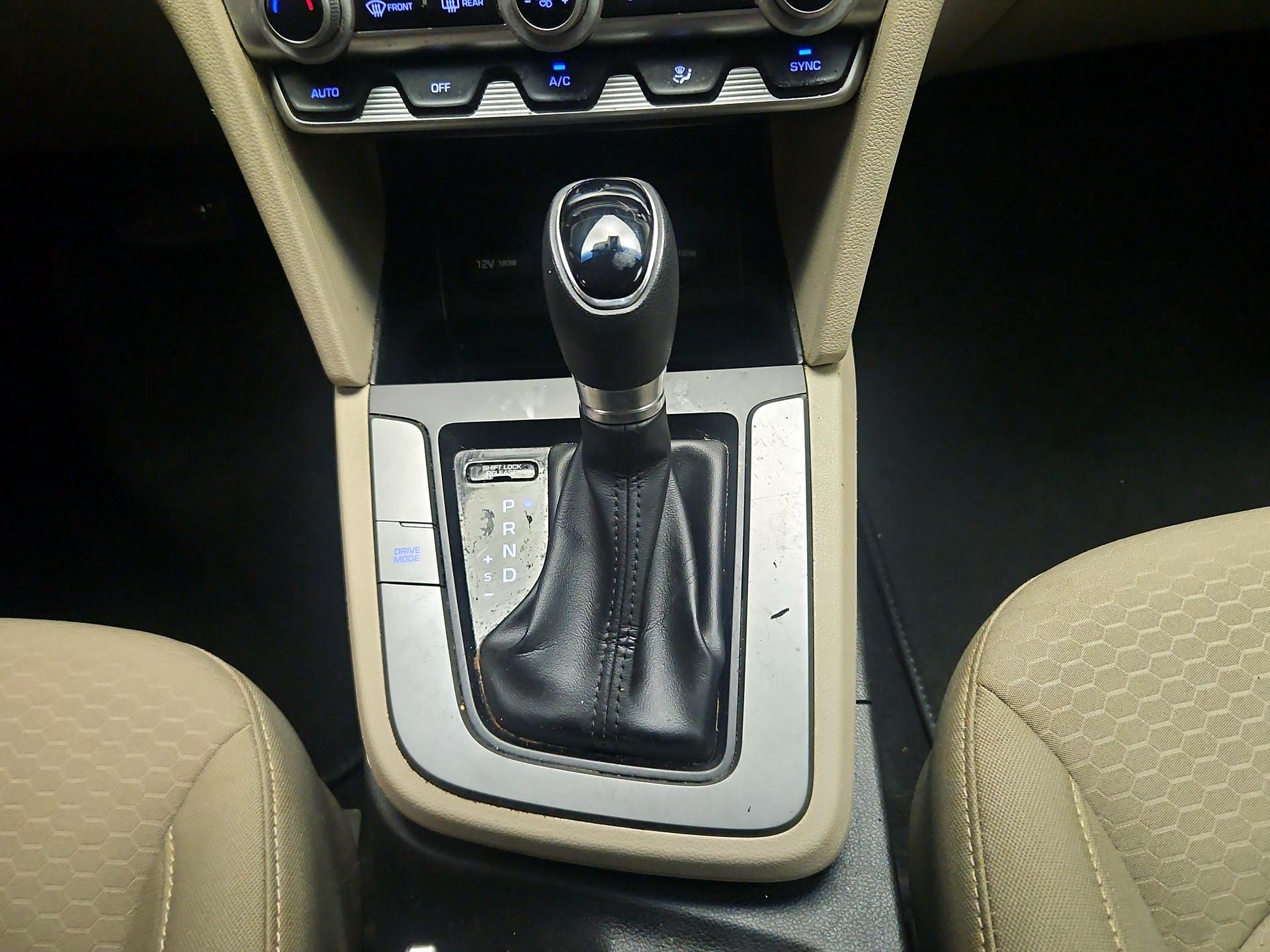 Thumbnail: 2020 Hyundai Elantra - 17