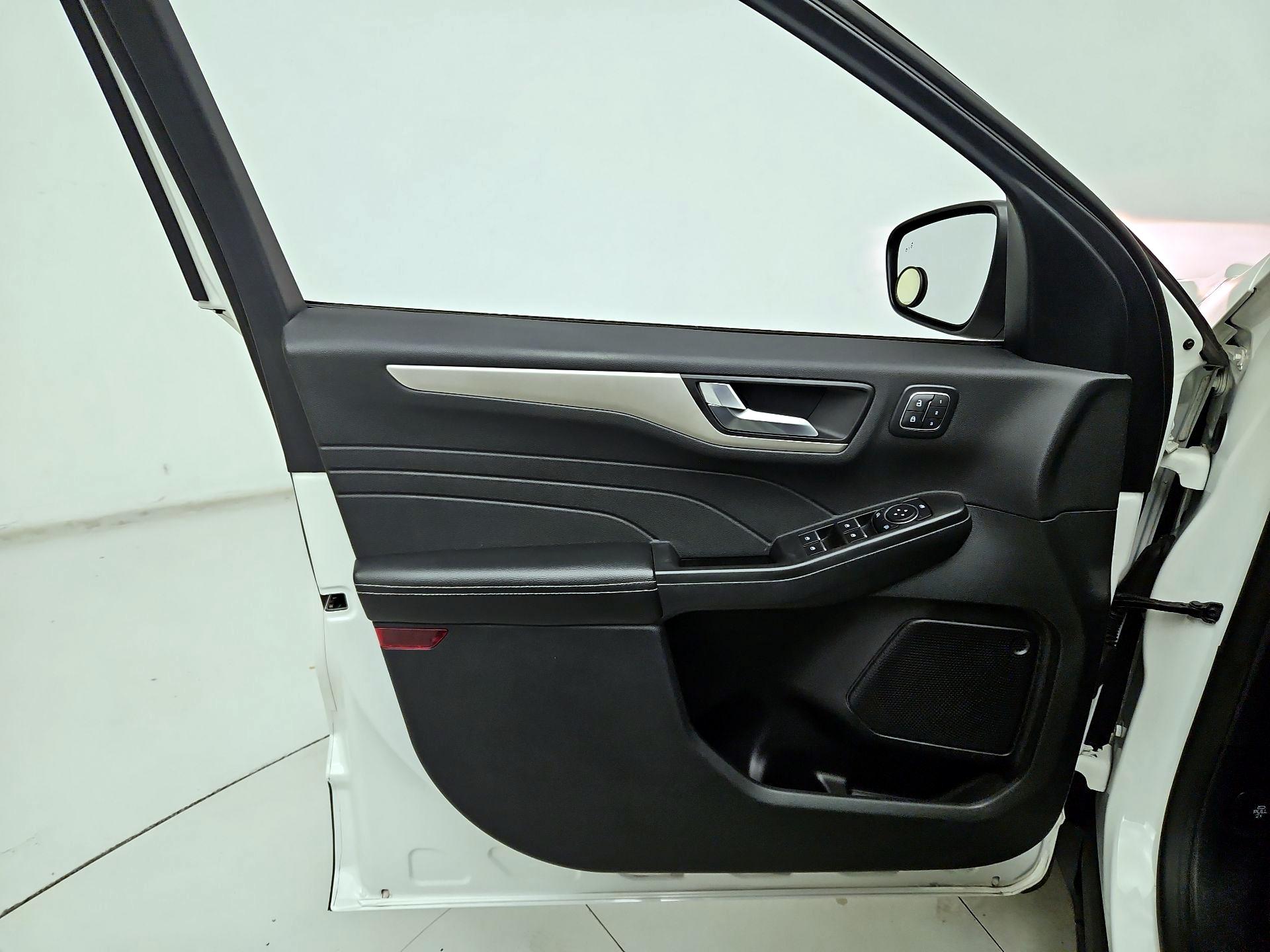 Thumbnail: 2022 Ford Escape - 12