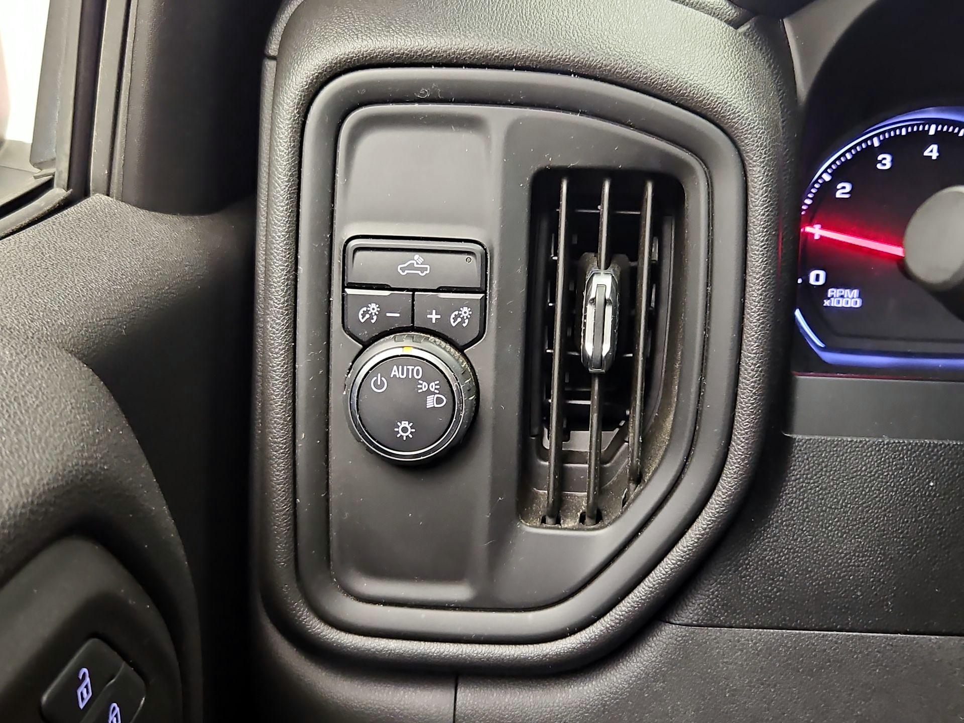 Thumbnail: 2019 Chevrolet Silverado 1500 - 13