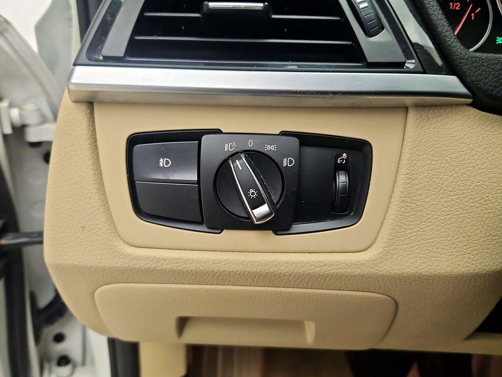 Thumbnail: 2015 BMW 3 Series - 13