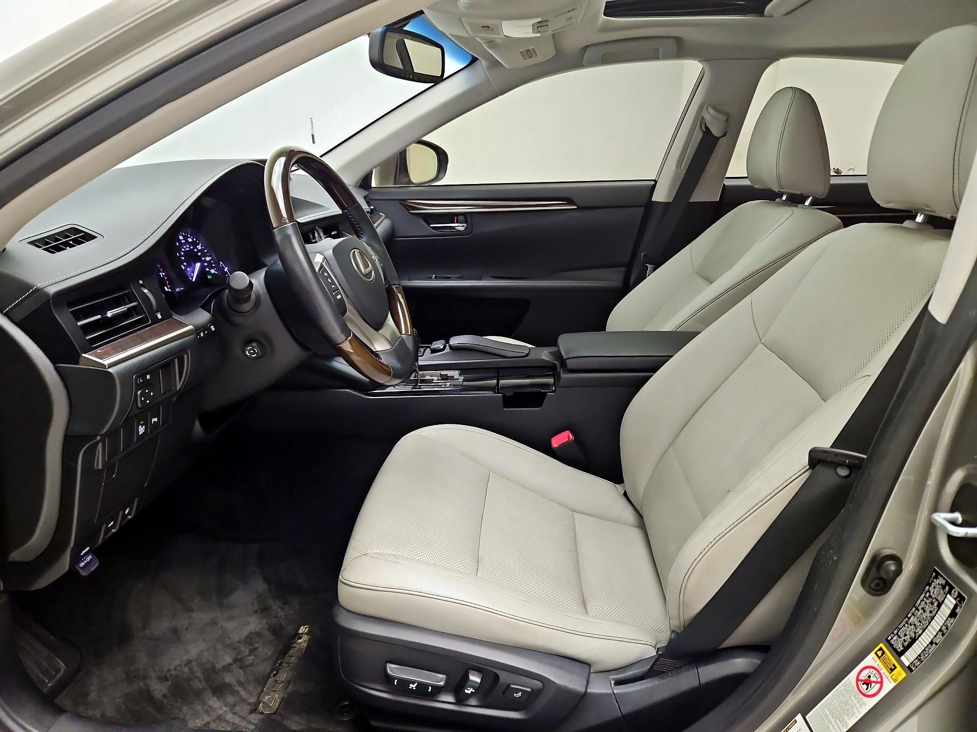 Thumbnail: 2015 Lexus ES - 11