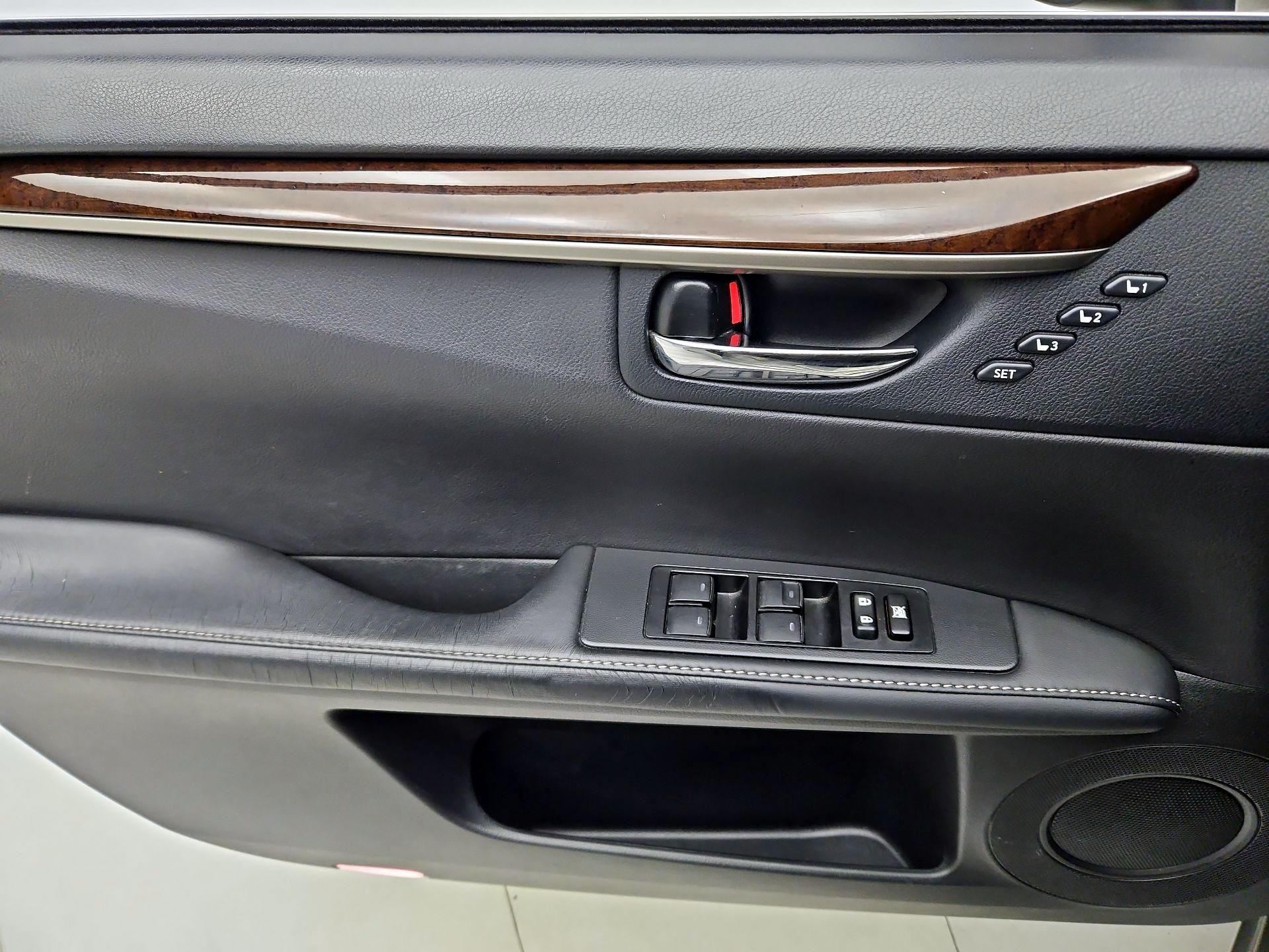 Thumbnail: 2015 Lexus ES - 12