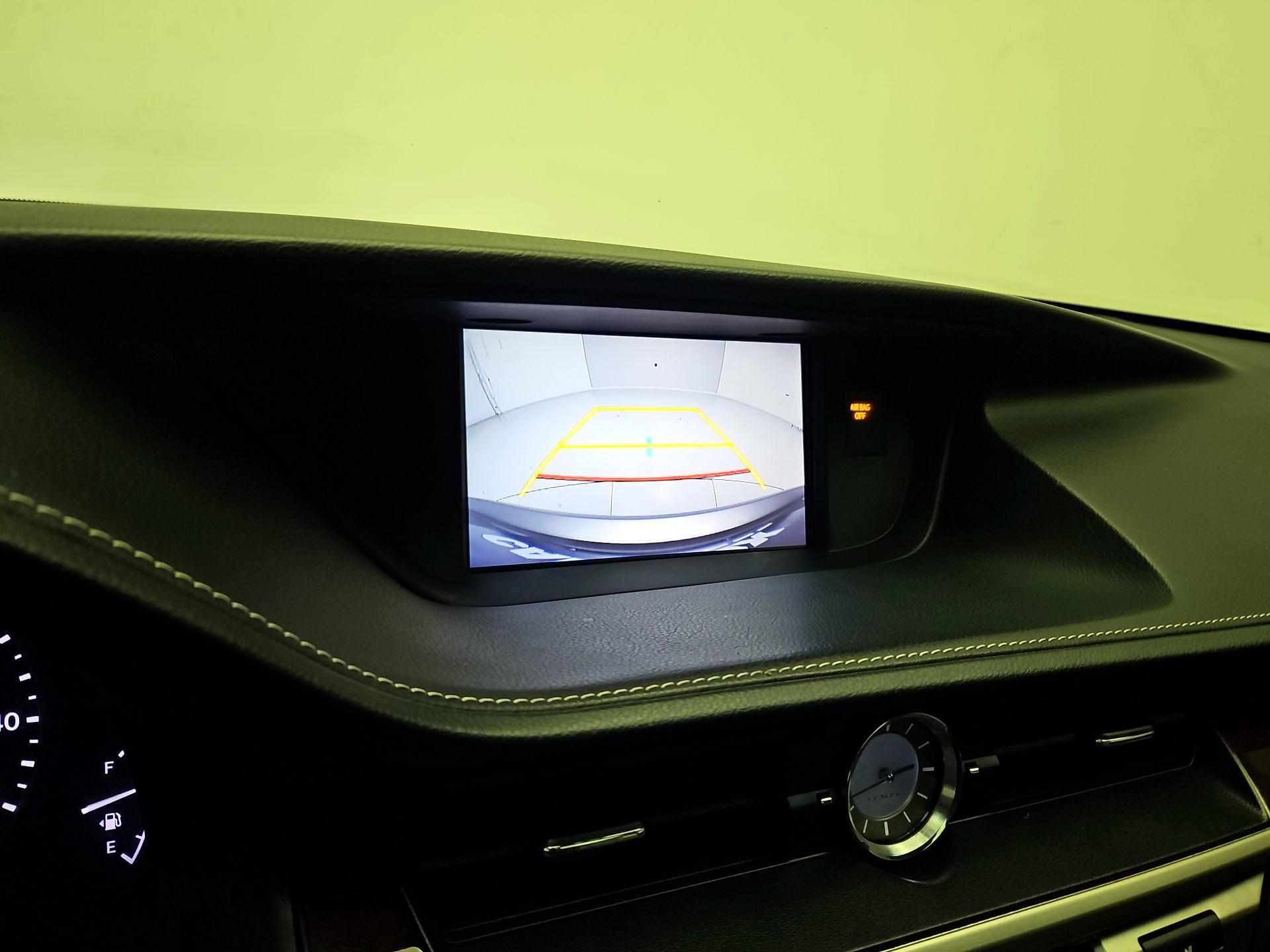 Thumbnail: 2015 Lexus ES - 14