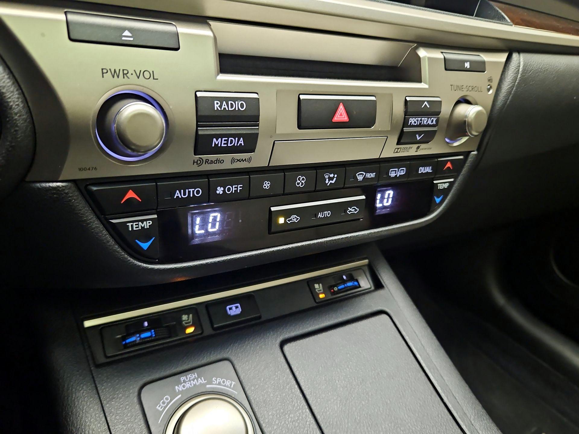 Thumbnail: 2015 Lexus ES - 16