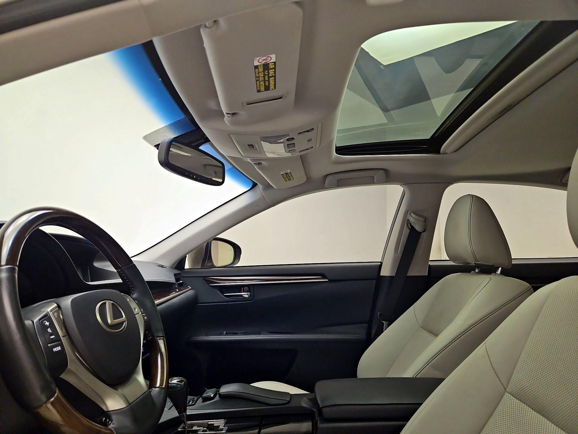 Thumbnail: 2015 Lexus ES - 18