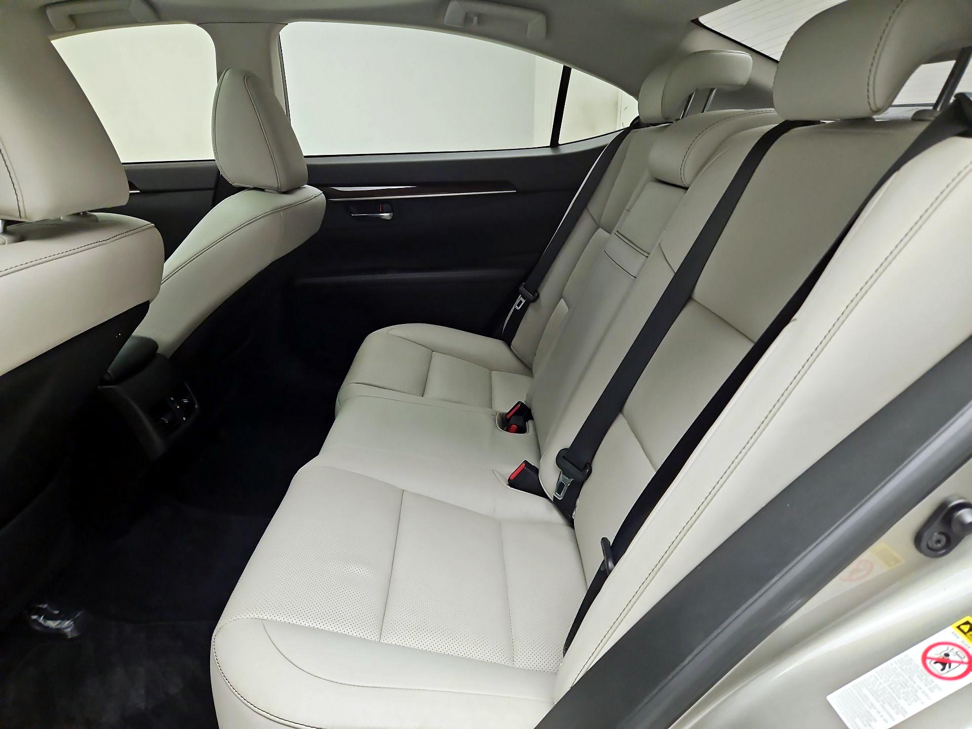 Thumbnail: 2015 Lexus ES - 19