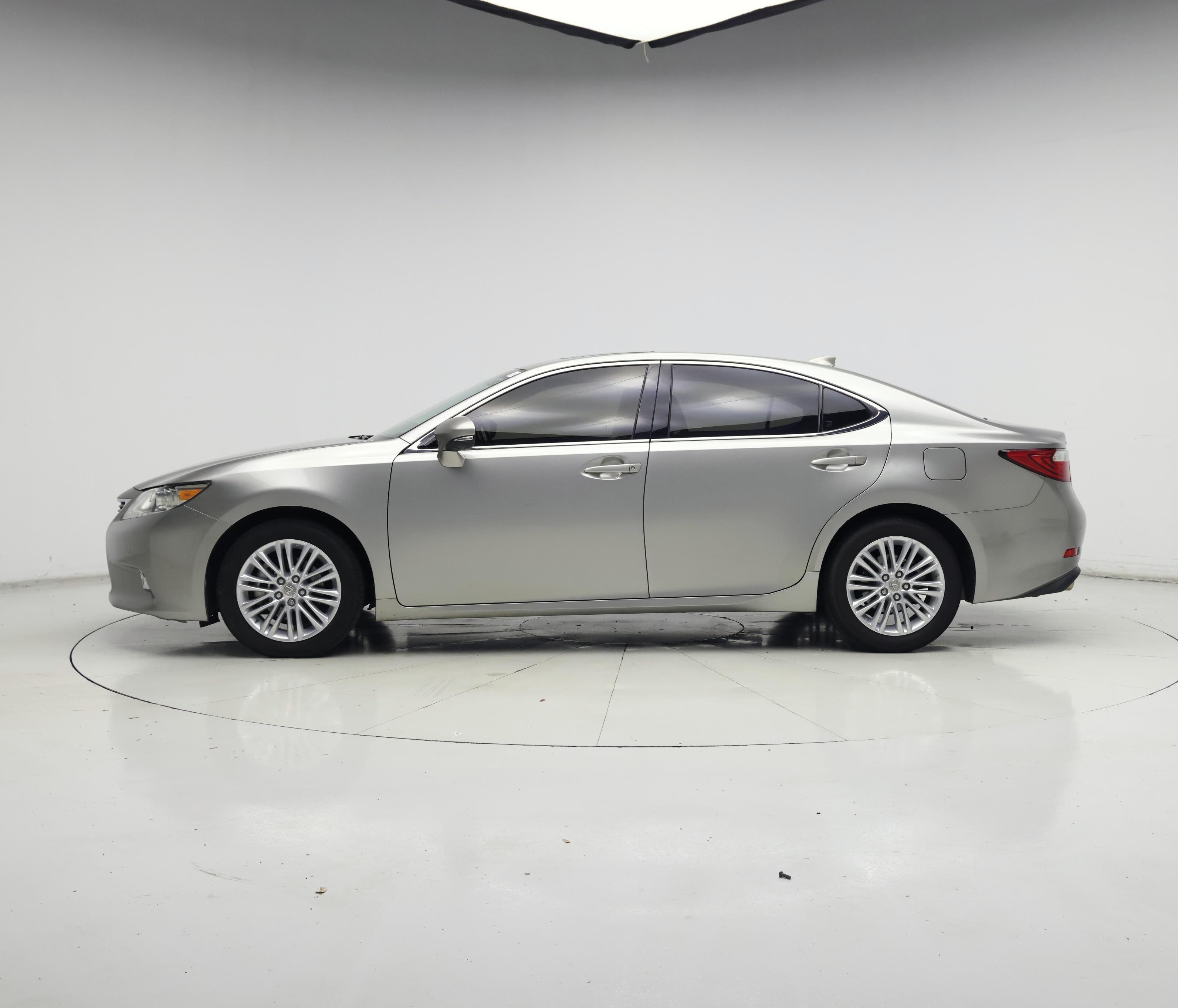 Thumbnail: 2015 Lexus ES - 3