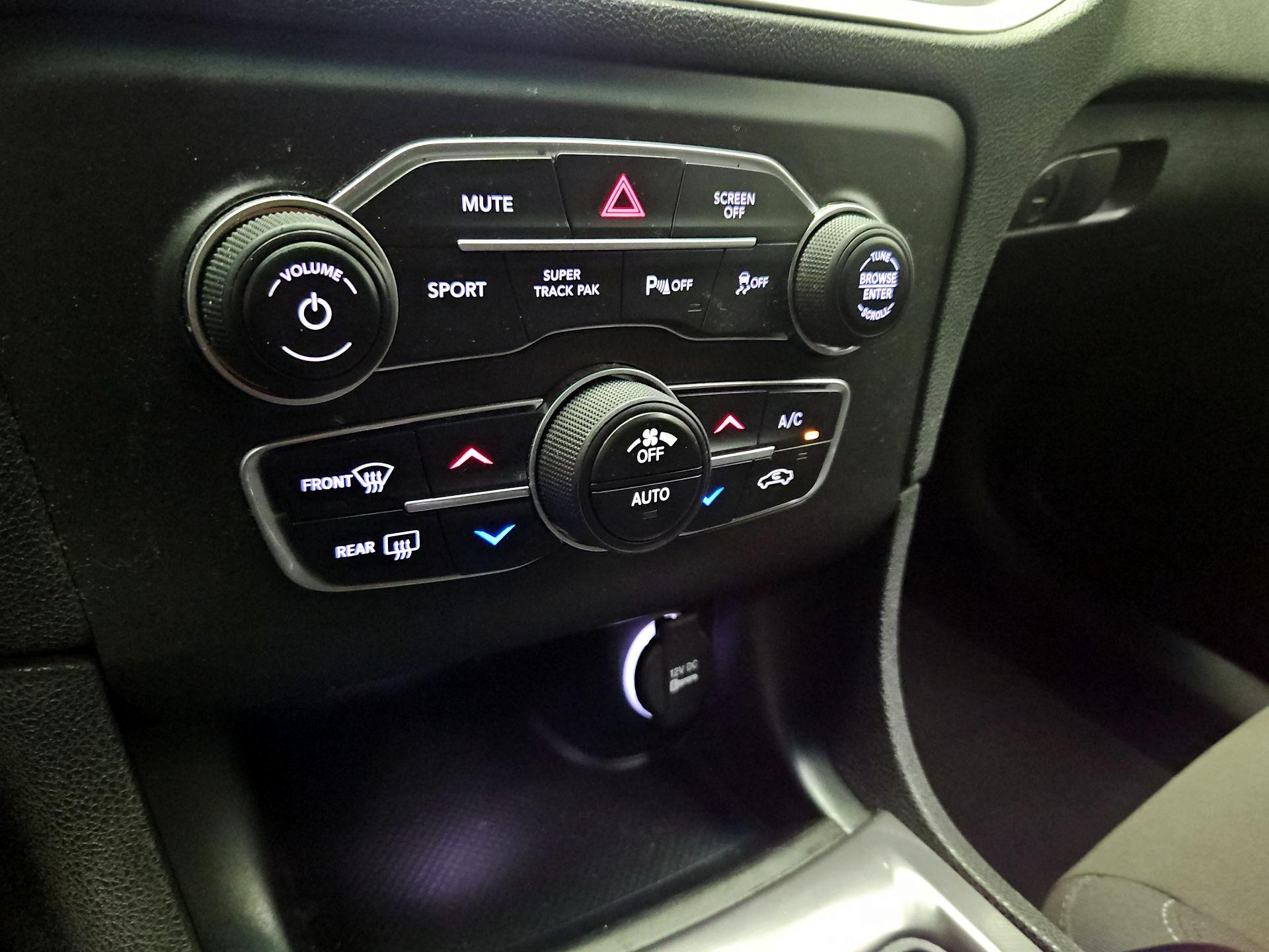 Thumbnail: 2022 Dodge Charger - 16