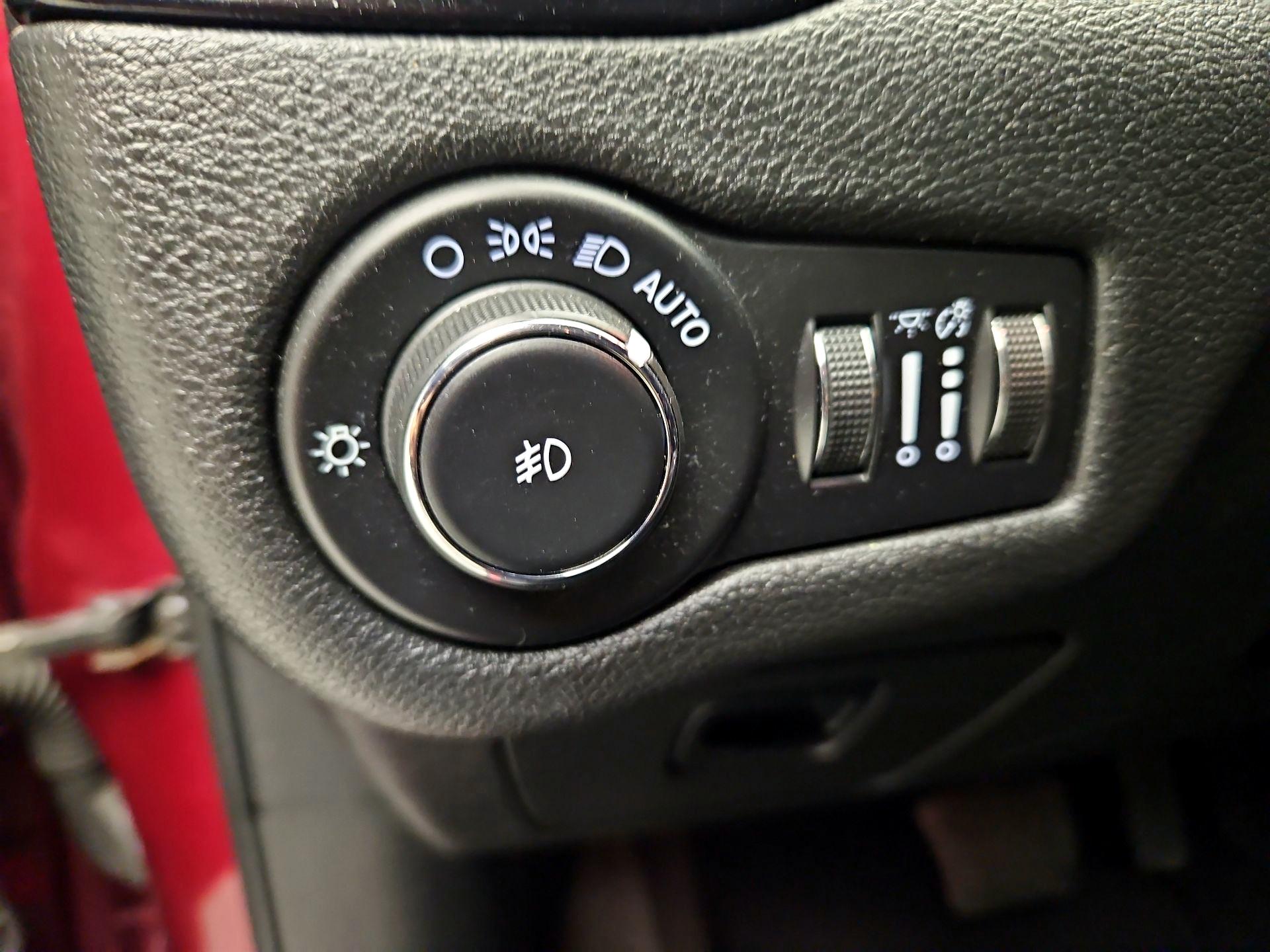 Thumbnail: 2021 Jeep Cherokee - 13