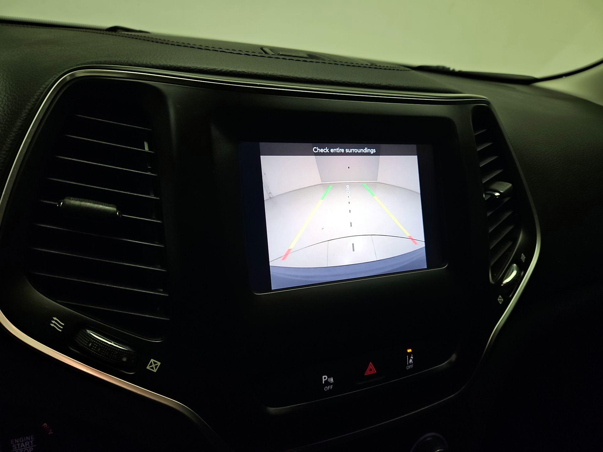 Thumbnail: 2021 Jeep Cherokee - 14