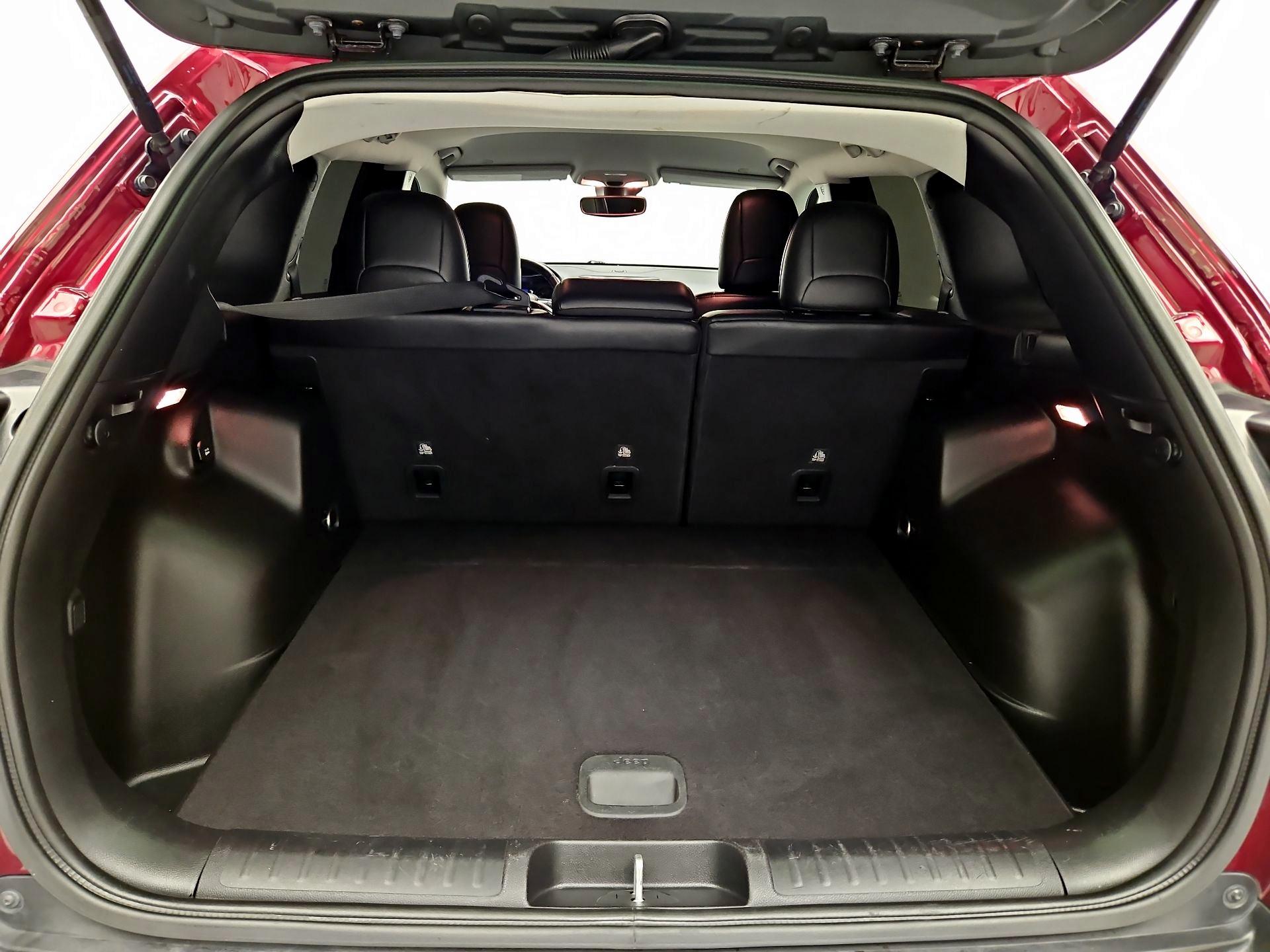 Thumbnail: 2021 Jeep Cherokee - 20