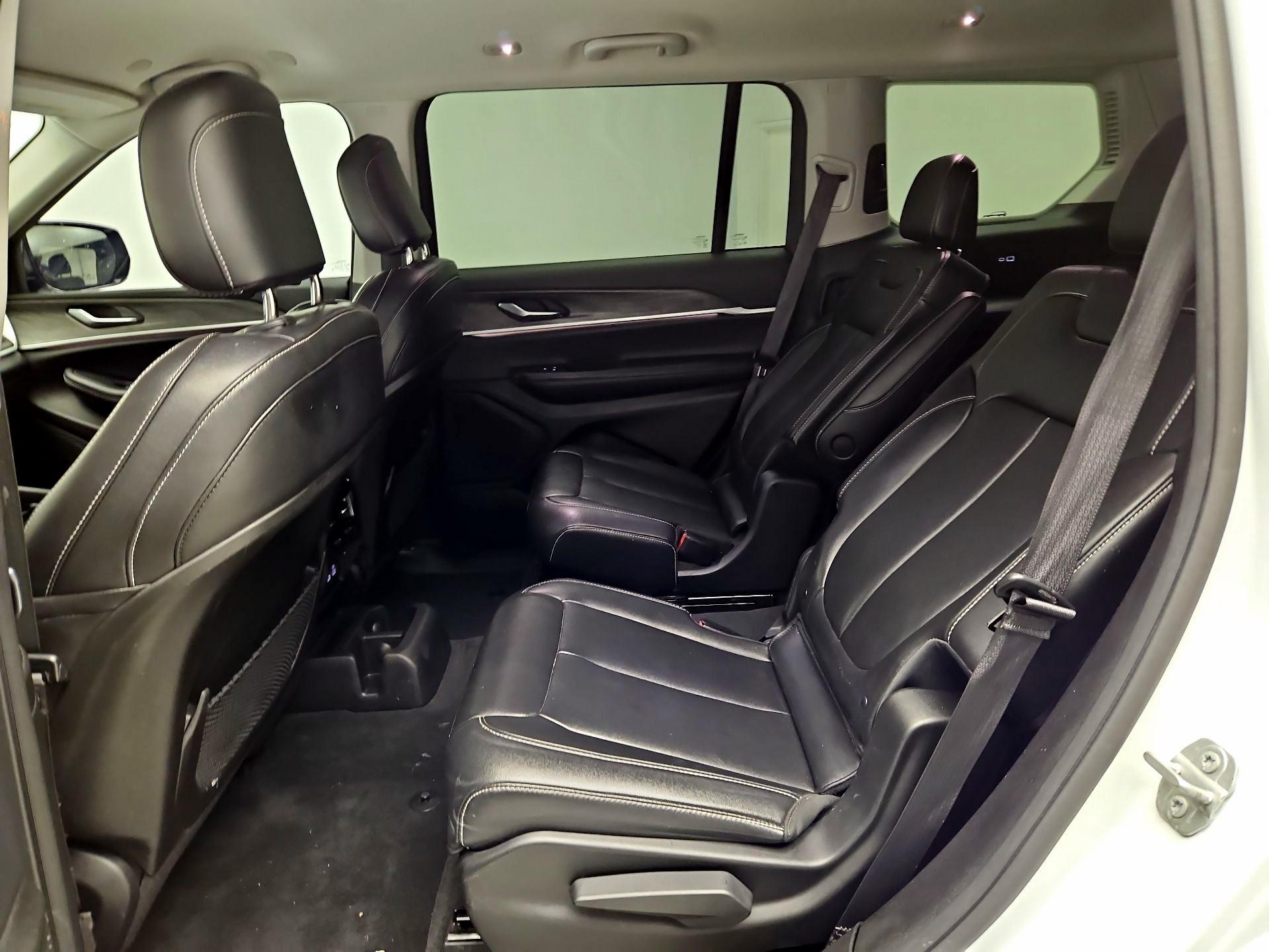 Thumbnail: 2023 Jeep Grand Cherokee L - 18