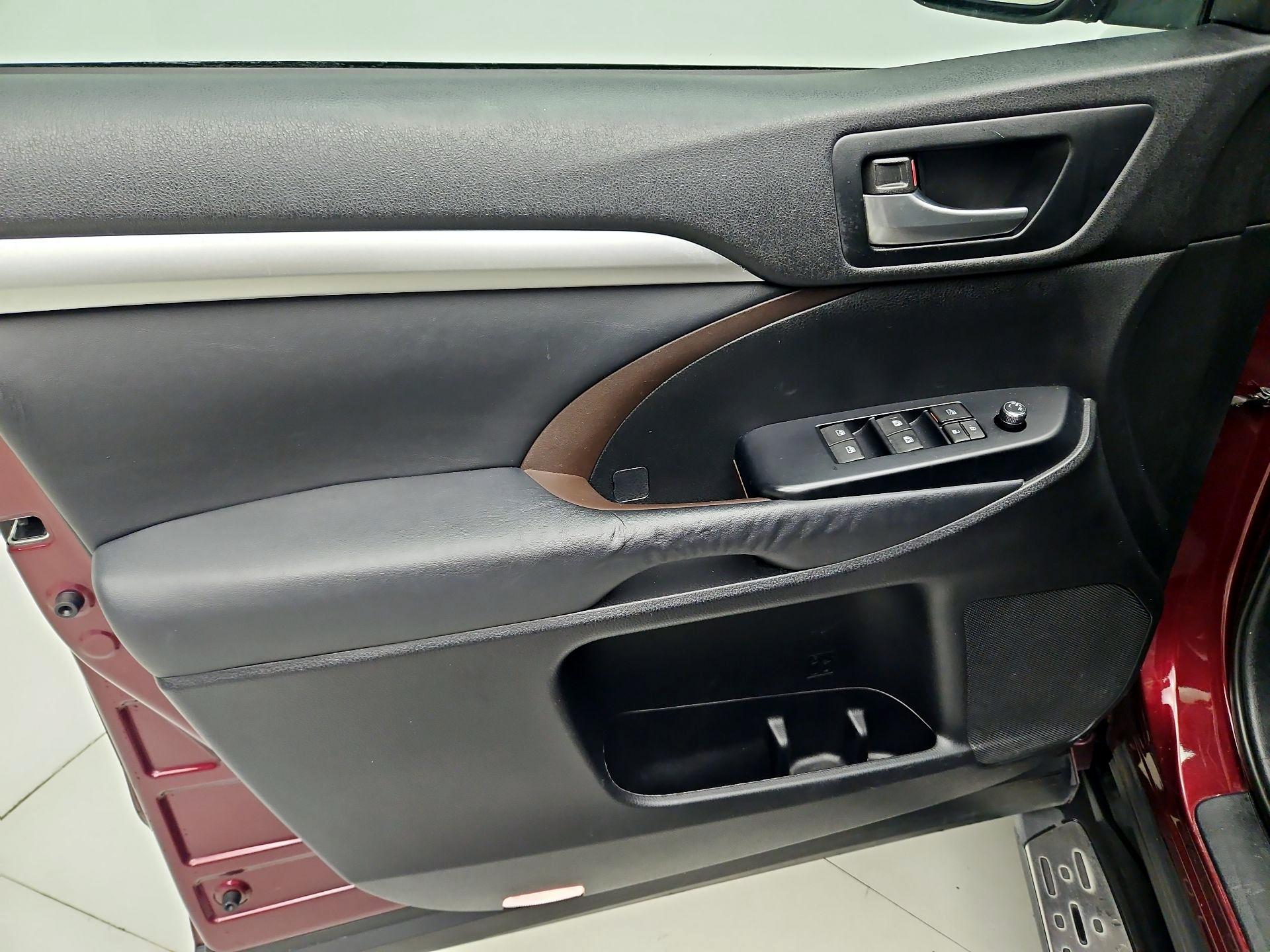 Thumbnail: 2014 Toyota Highlander - 12
