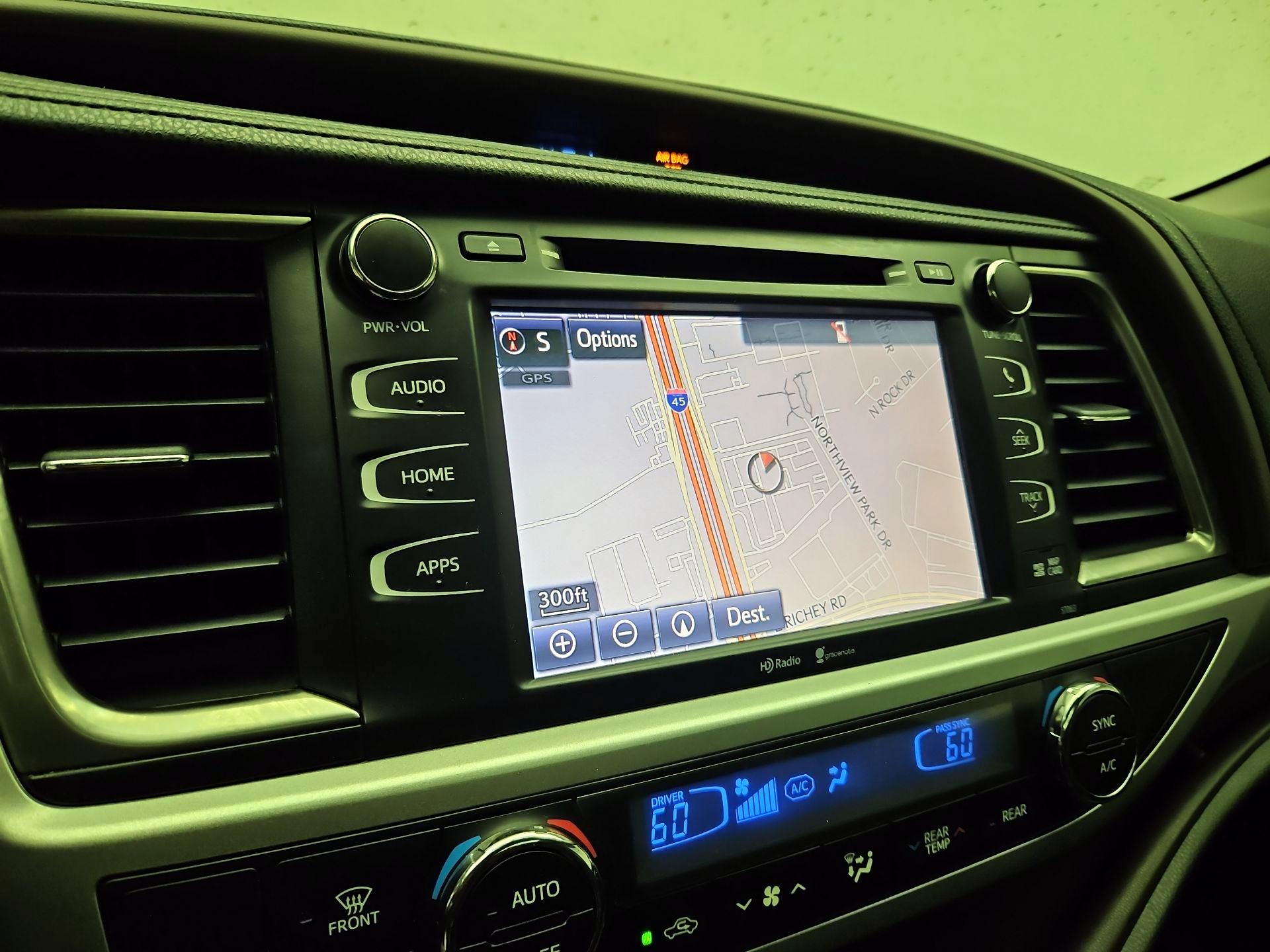 Thumbnail: 2014 Toyota Highlander - 14