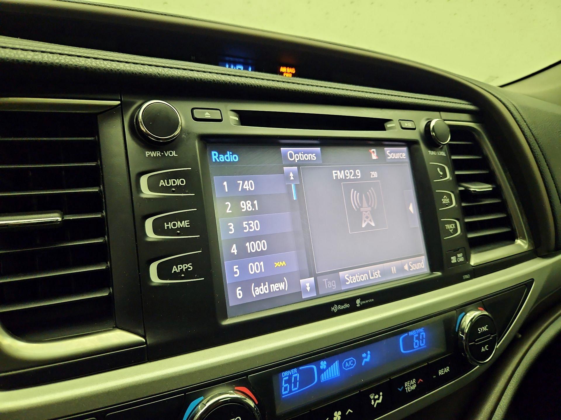 Thumbnail: 2014 Toyota Highlander - 16
