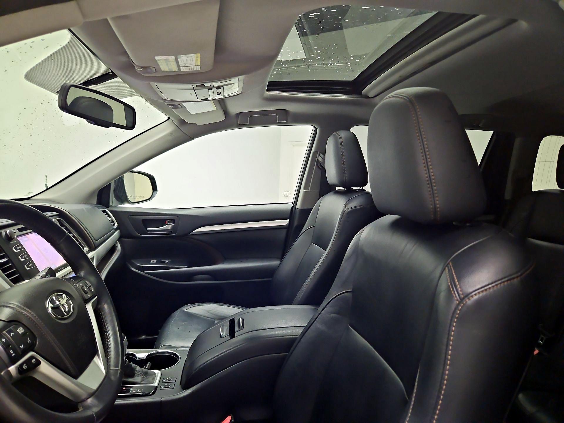 Thumbnail: 2014 Toyota Highlander - 20