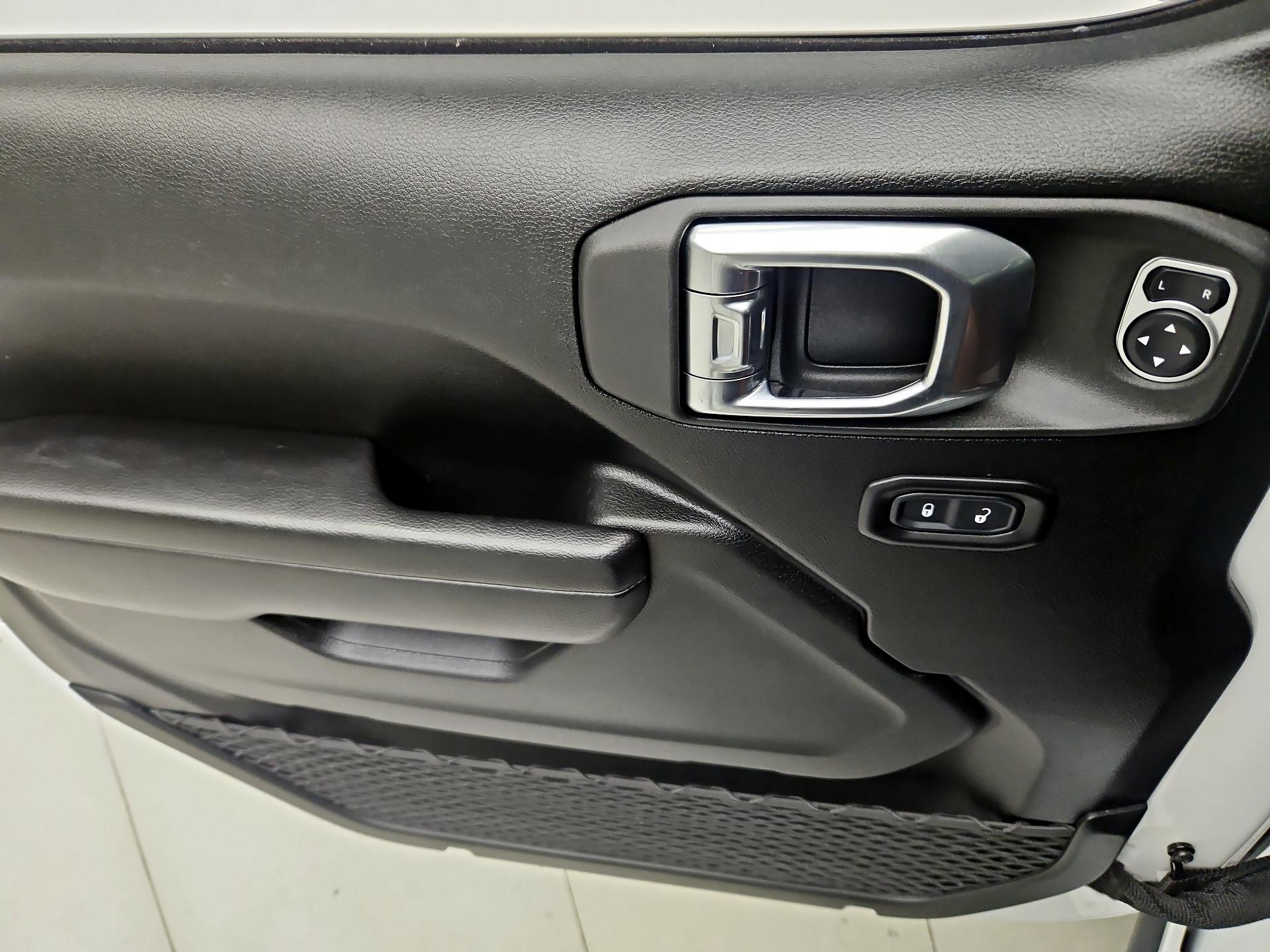 Thumbnail: 2021 Jeep Gladiator - 12