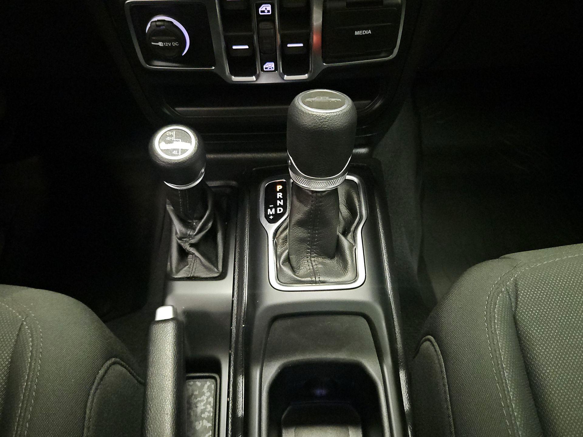 Thumbnail: 2021 Jeep Gladiator - 17