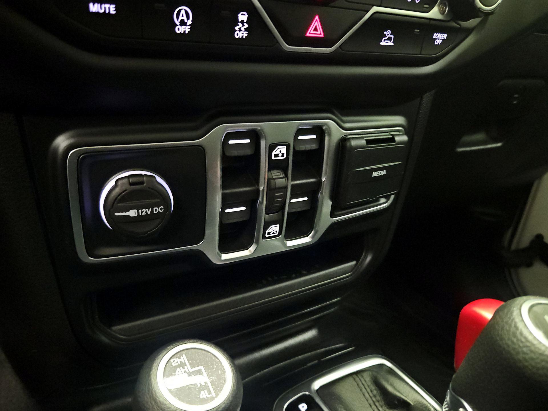 Thumbnail: 2021 Jeep Gladiator - 18