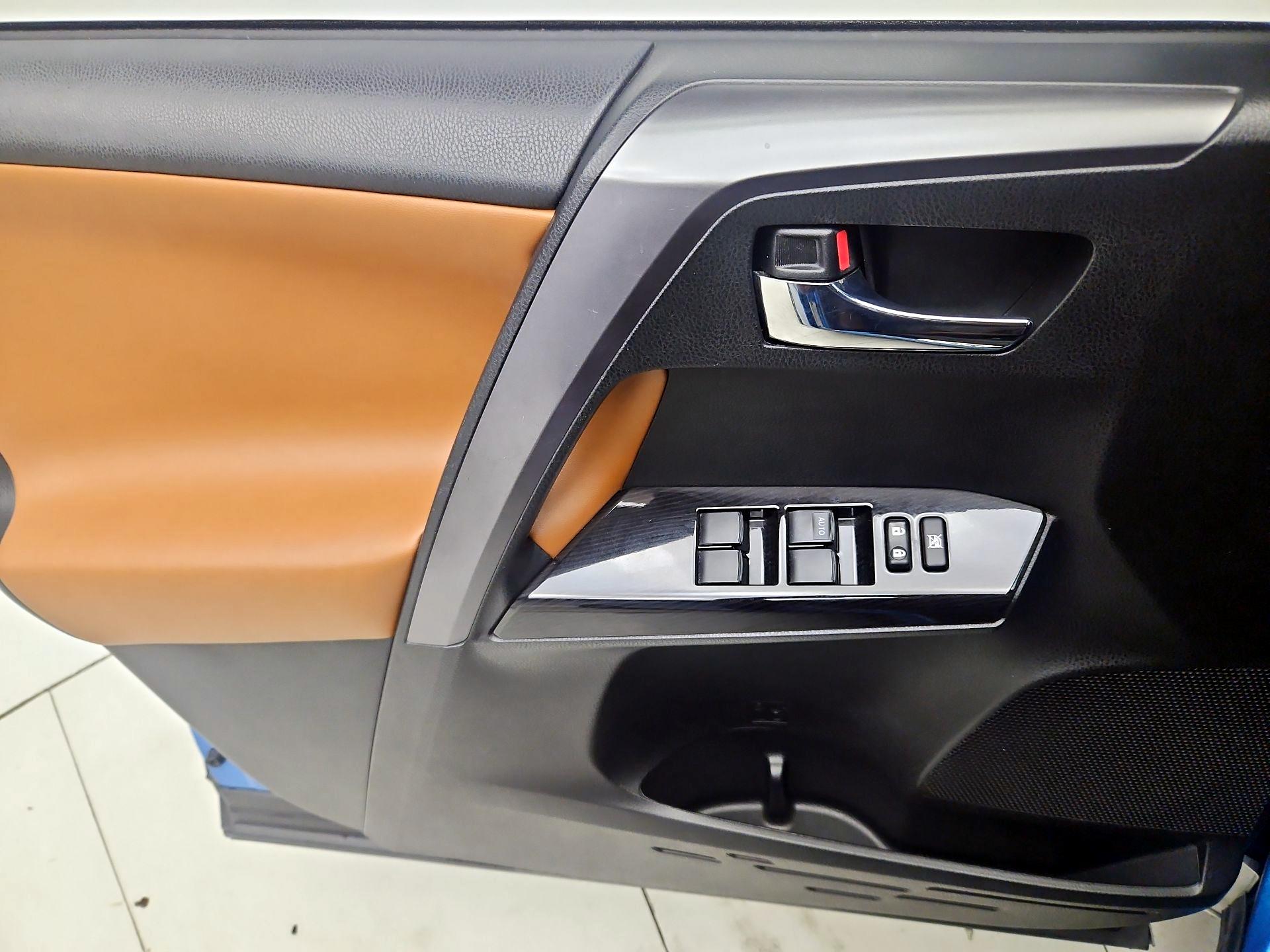 Thumbnail: 2016 Toyota RAV4 - 12