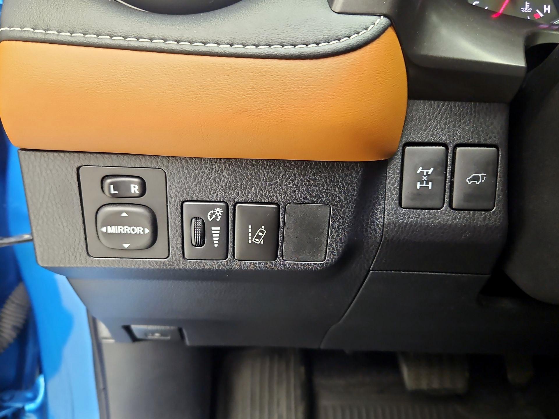 Thumbnail: 2016 Toyota RAV4 - 13