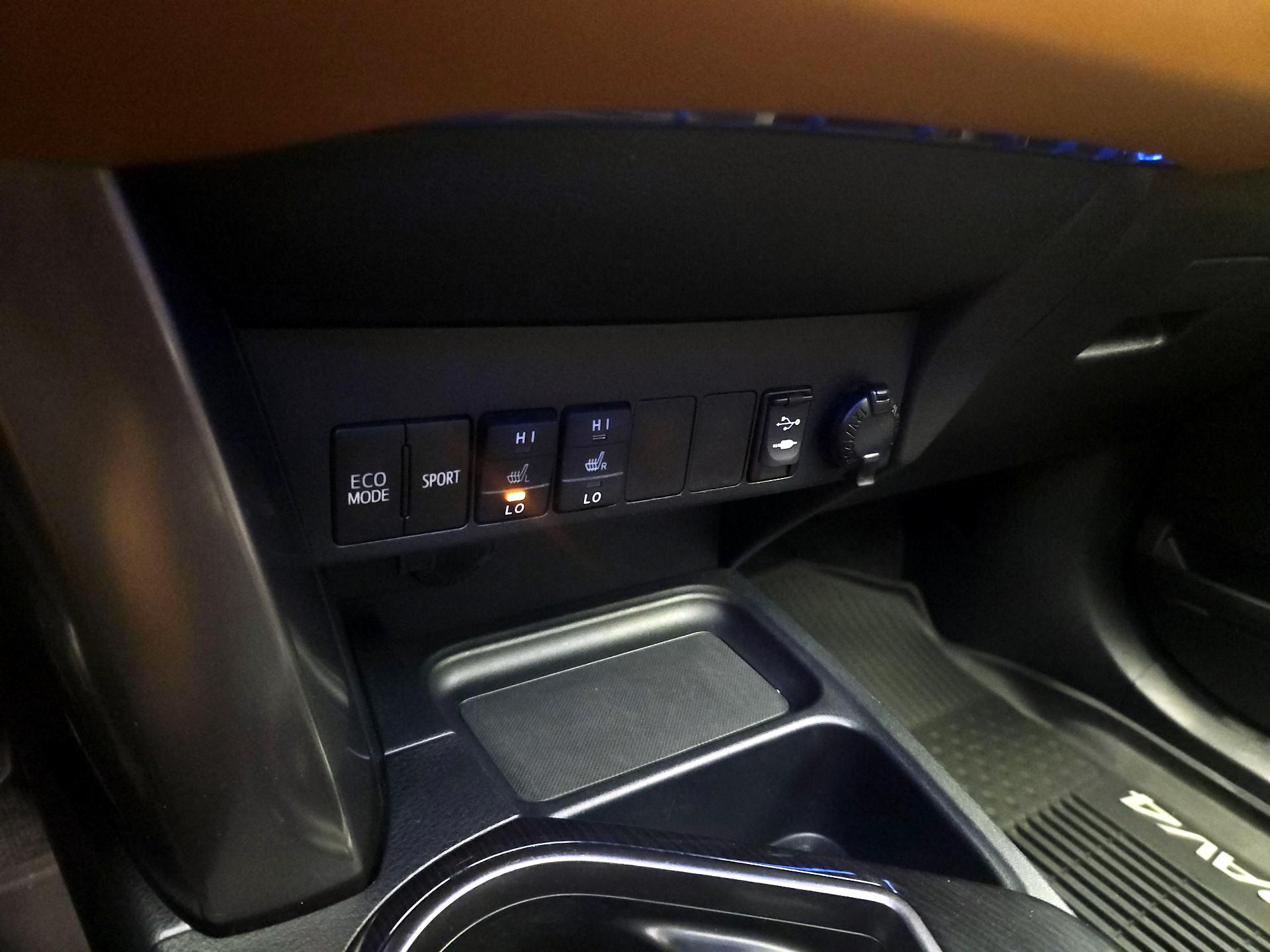 Thumbnail: 2016 Toyota RAV4 - 19