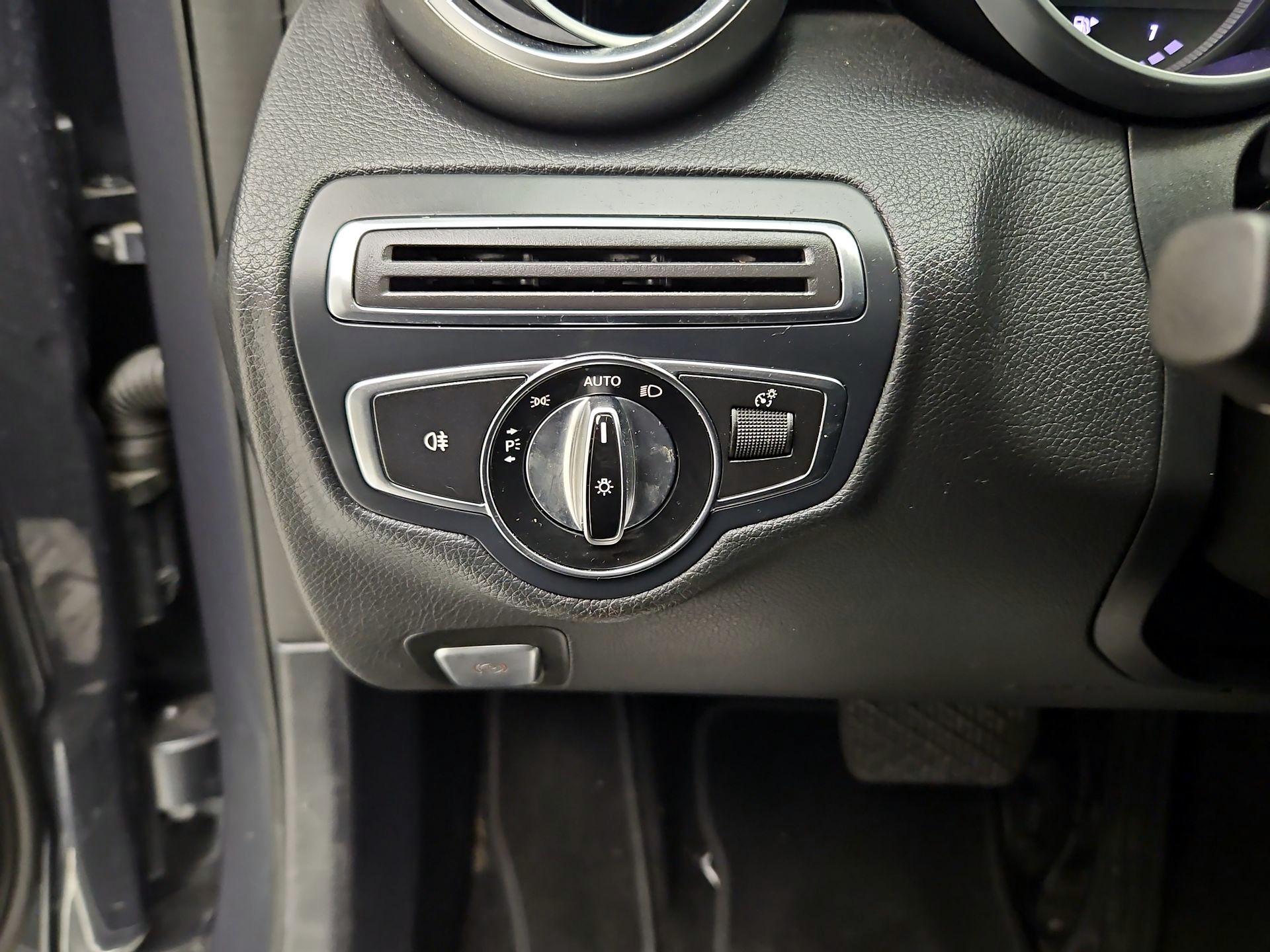 Thumbnail: 2015 Mercedes-Benz C-Class - 13