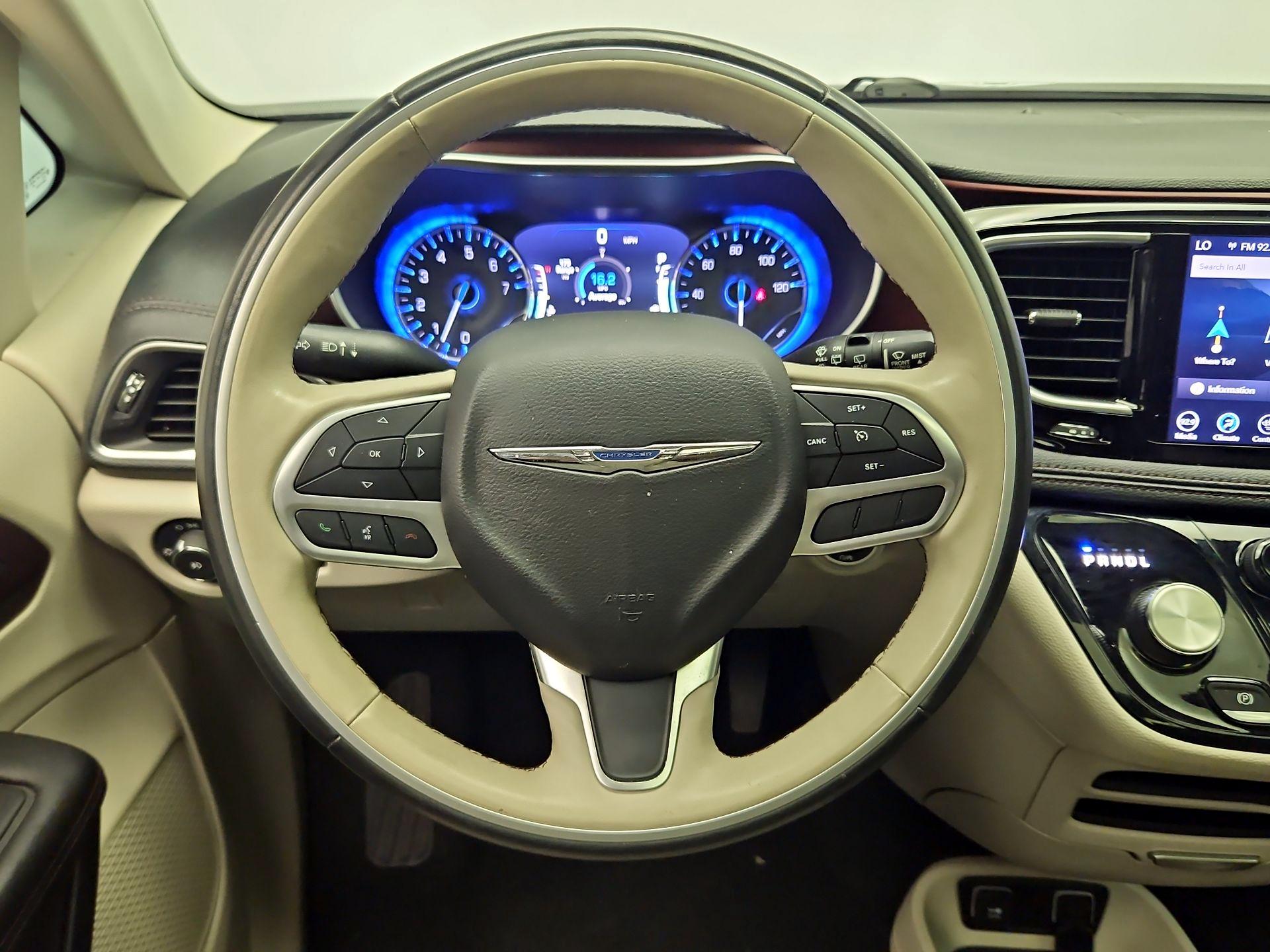 Thumbnail: 2020 Chrysler Pacifica - 10