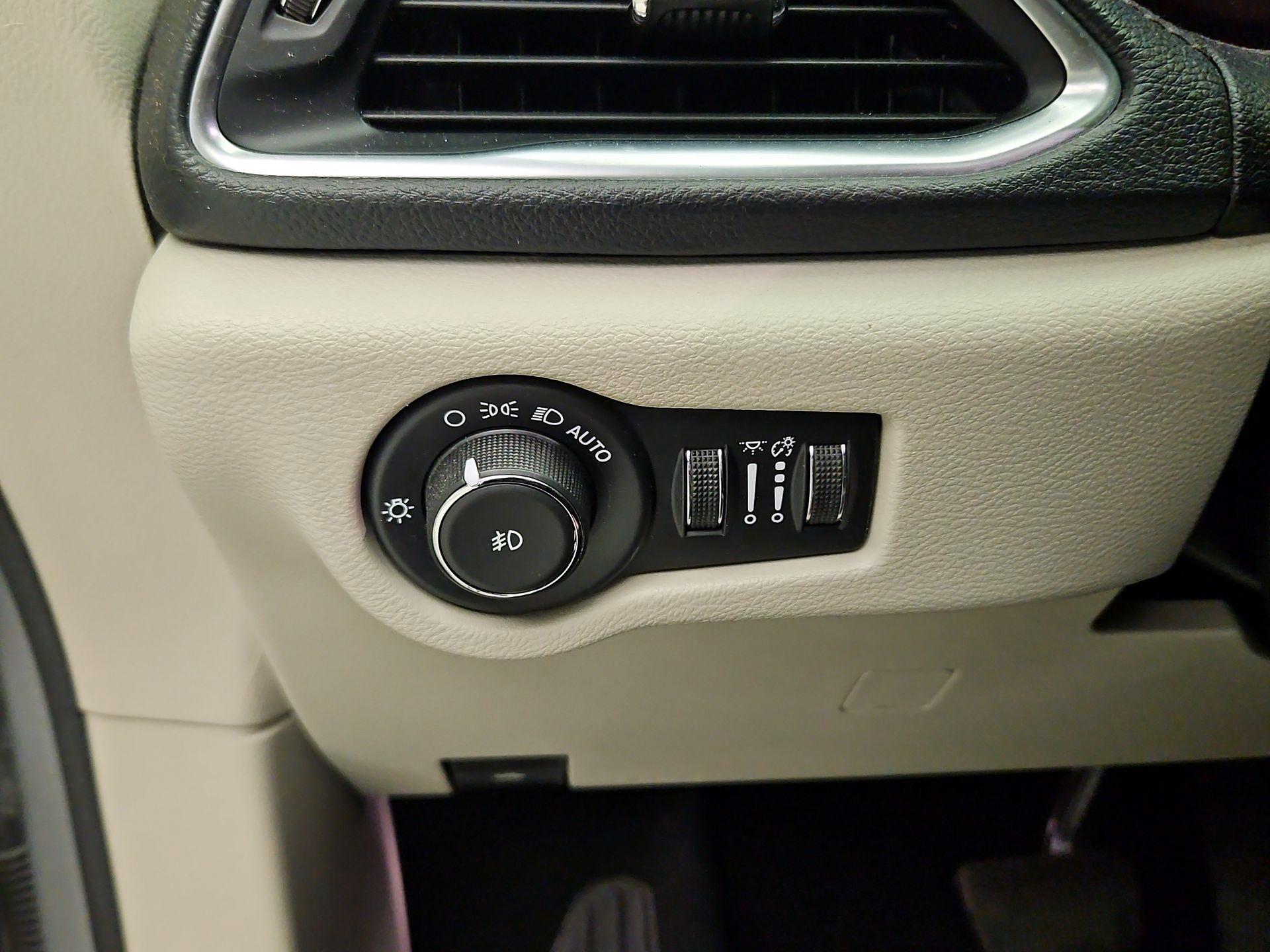 Thumbnail: 2020 Chrysler Pacifica - 13