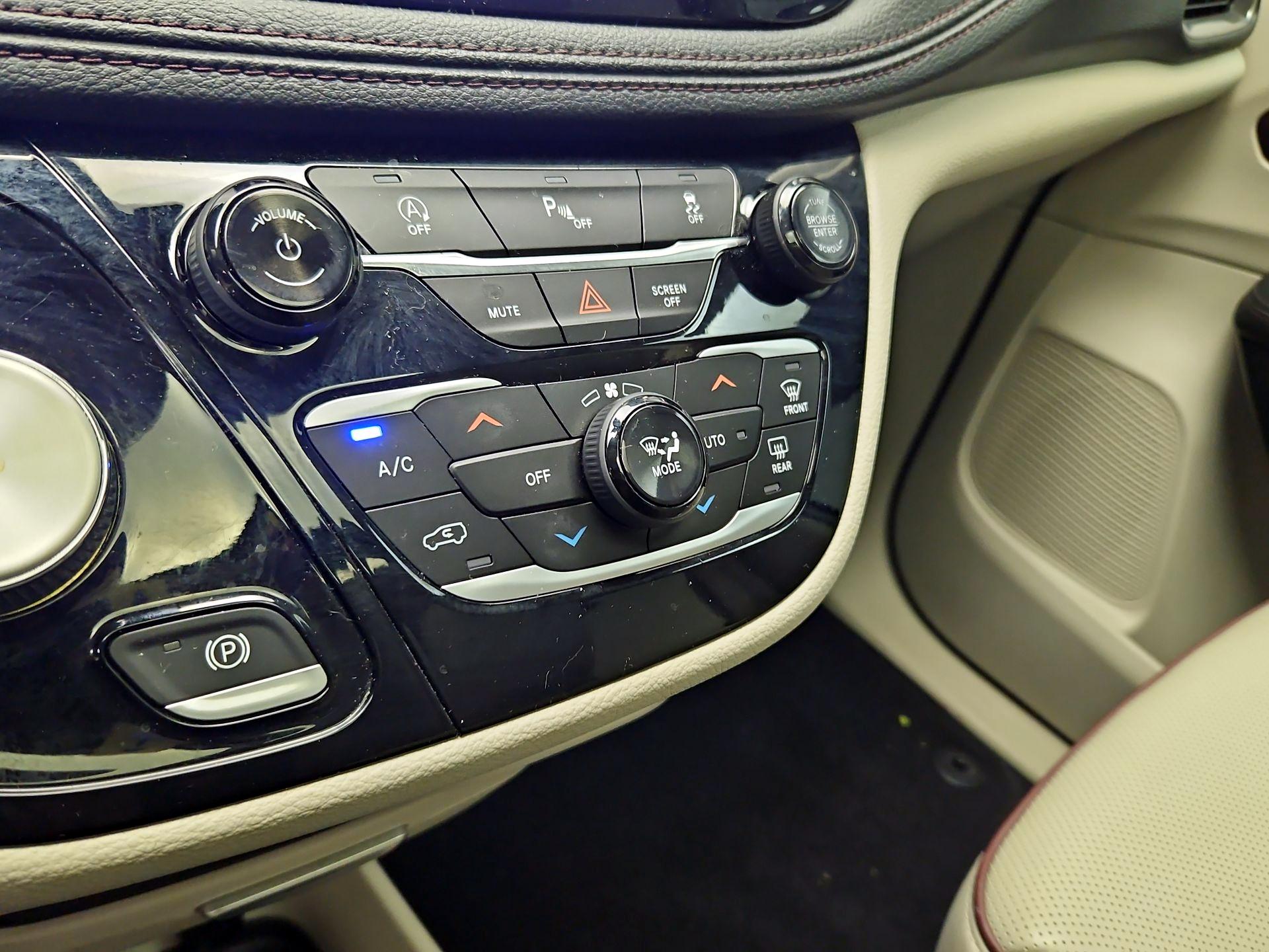 Thumbnail: 2020 Chrysler Pacifica - 17